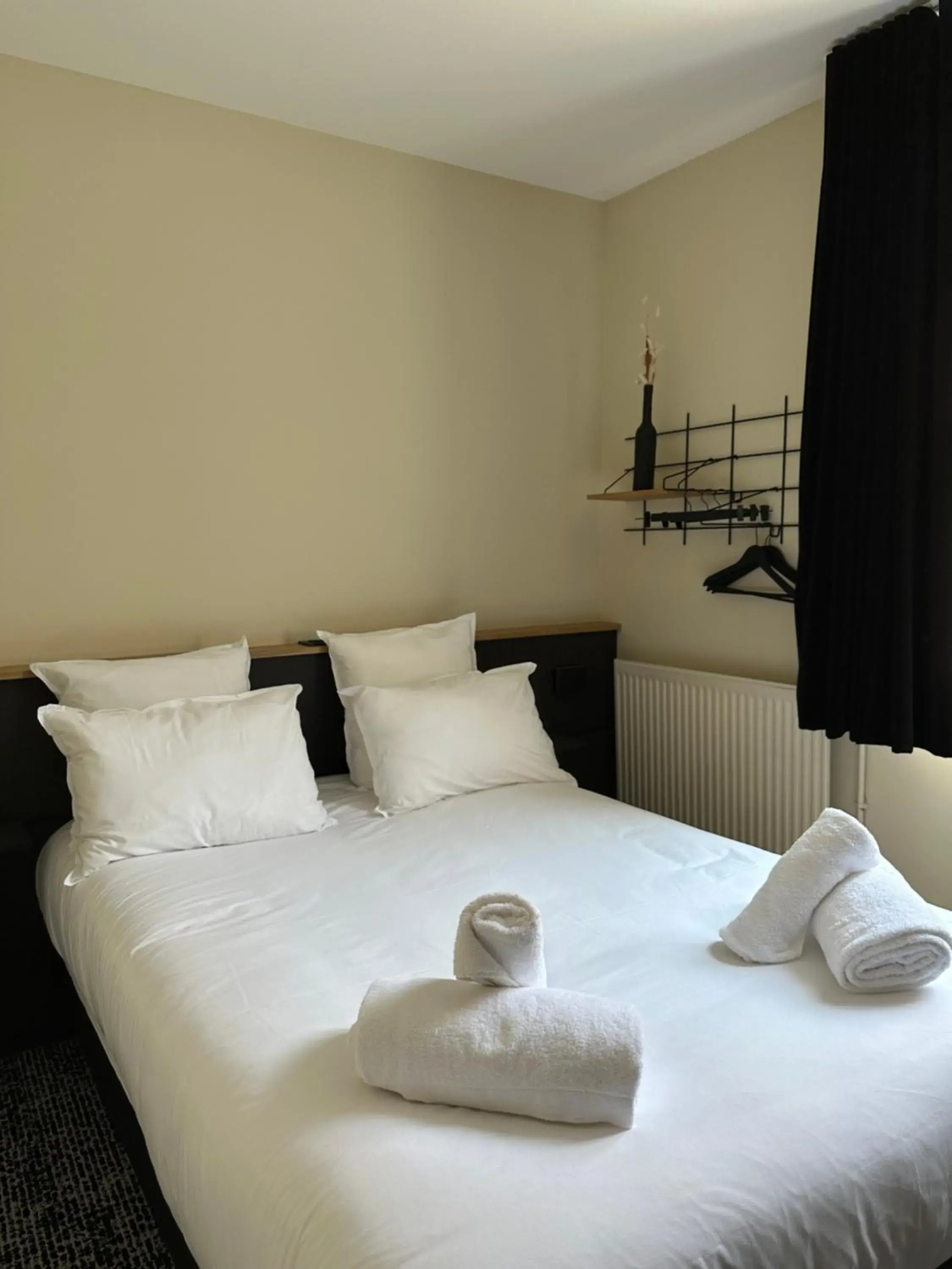 Bed in Logis Hôtel & Restaurant Le Vert Bocage Bed in Logis Hôtel & Restaurant Le Vert Bocage