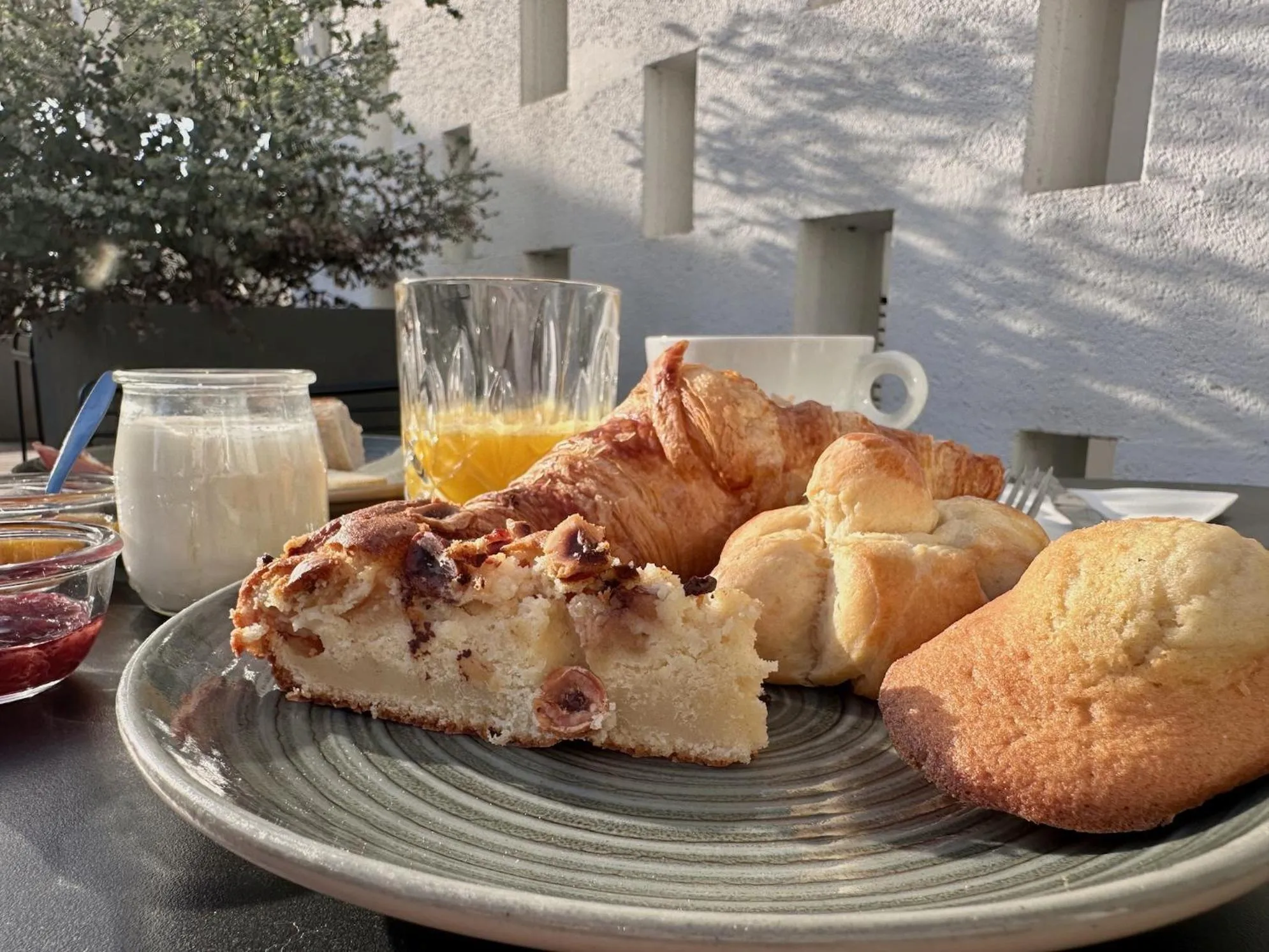 Breakfast in Logis Hôtel & Restaurant Le Vert Bocage