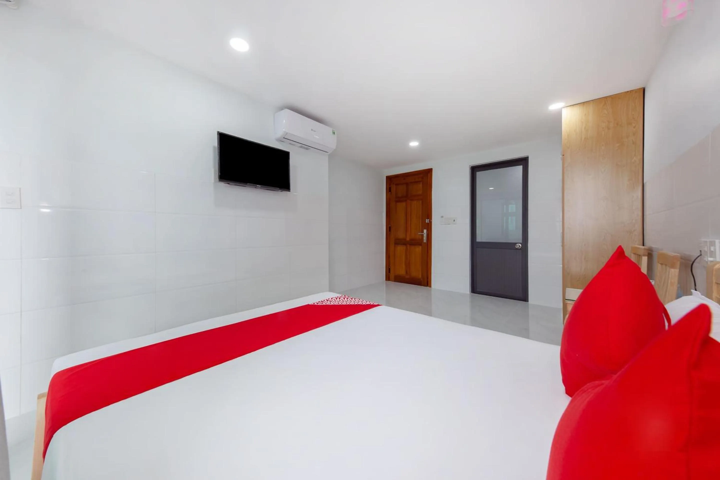 Bedroom, Bed in OYO 942 Cuong Hai Apartment