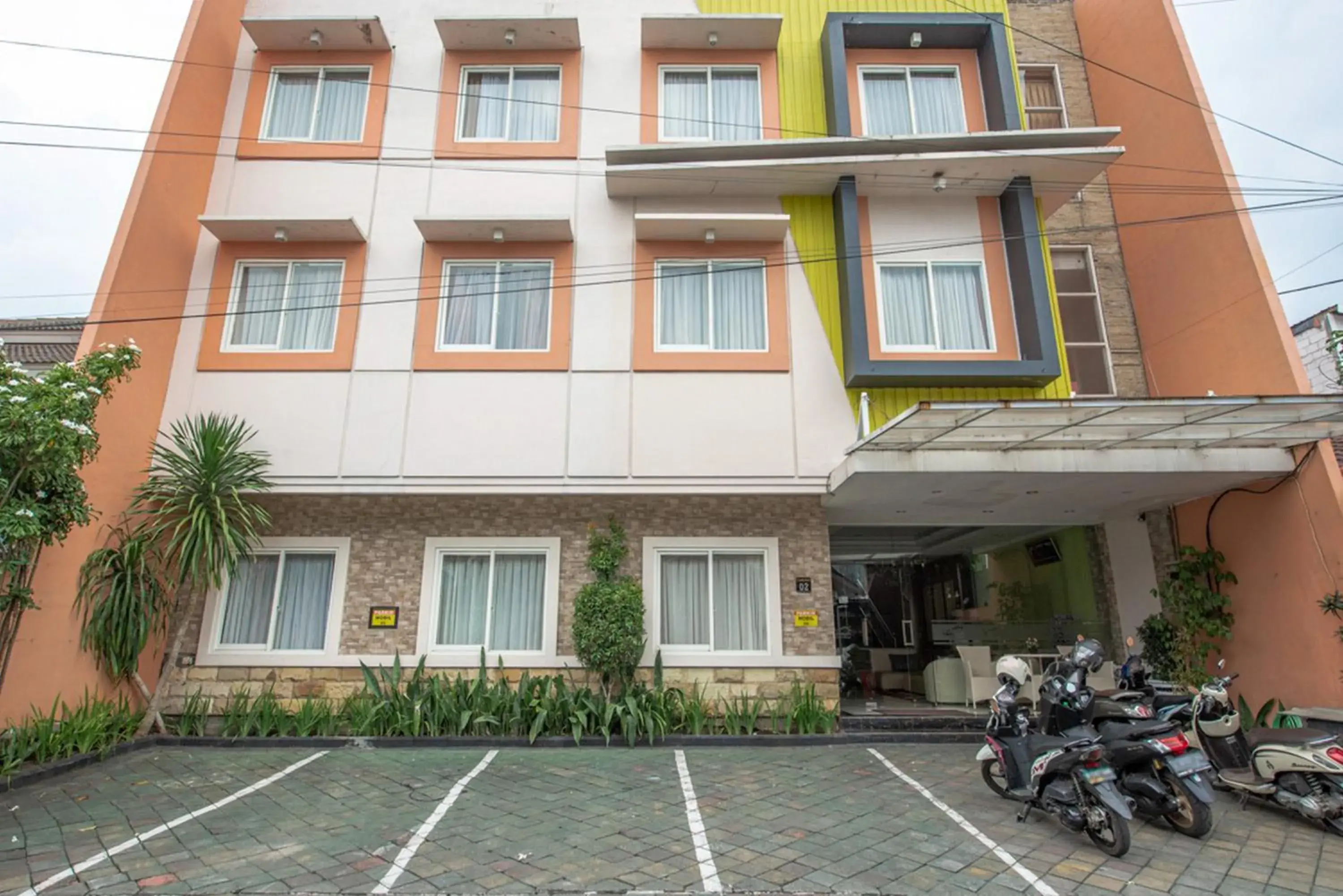 Property logo or sign in RedDoorz Syariah @ Soekarno Hatta Indah 2 Property logo or sign in RedDoorz Syariah @ Soekarno Hatta Indah 2