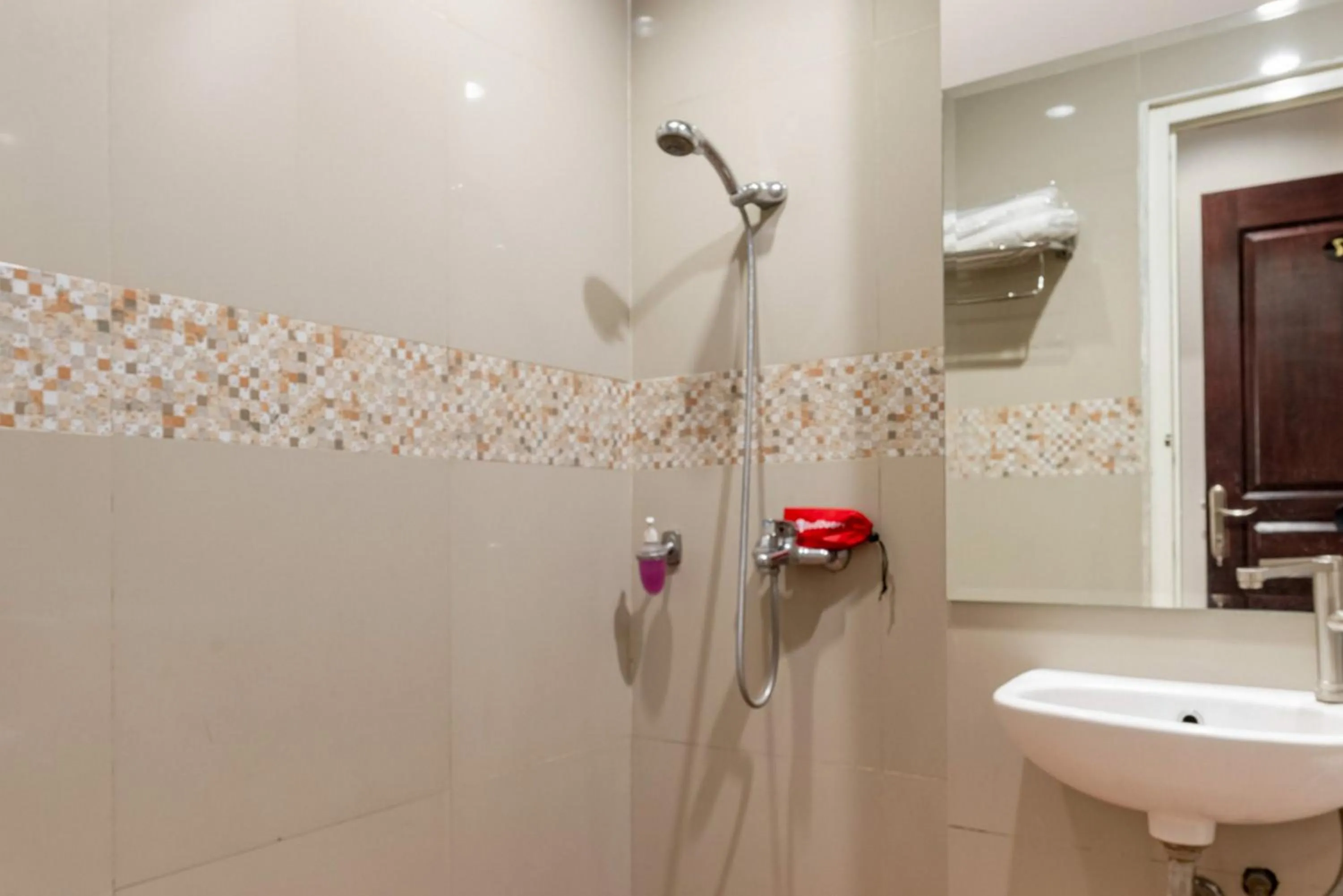 RedDoorz Syariah @ Soekarno Hatta Indah 2