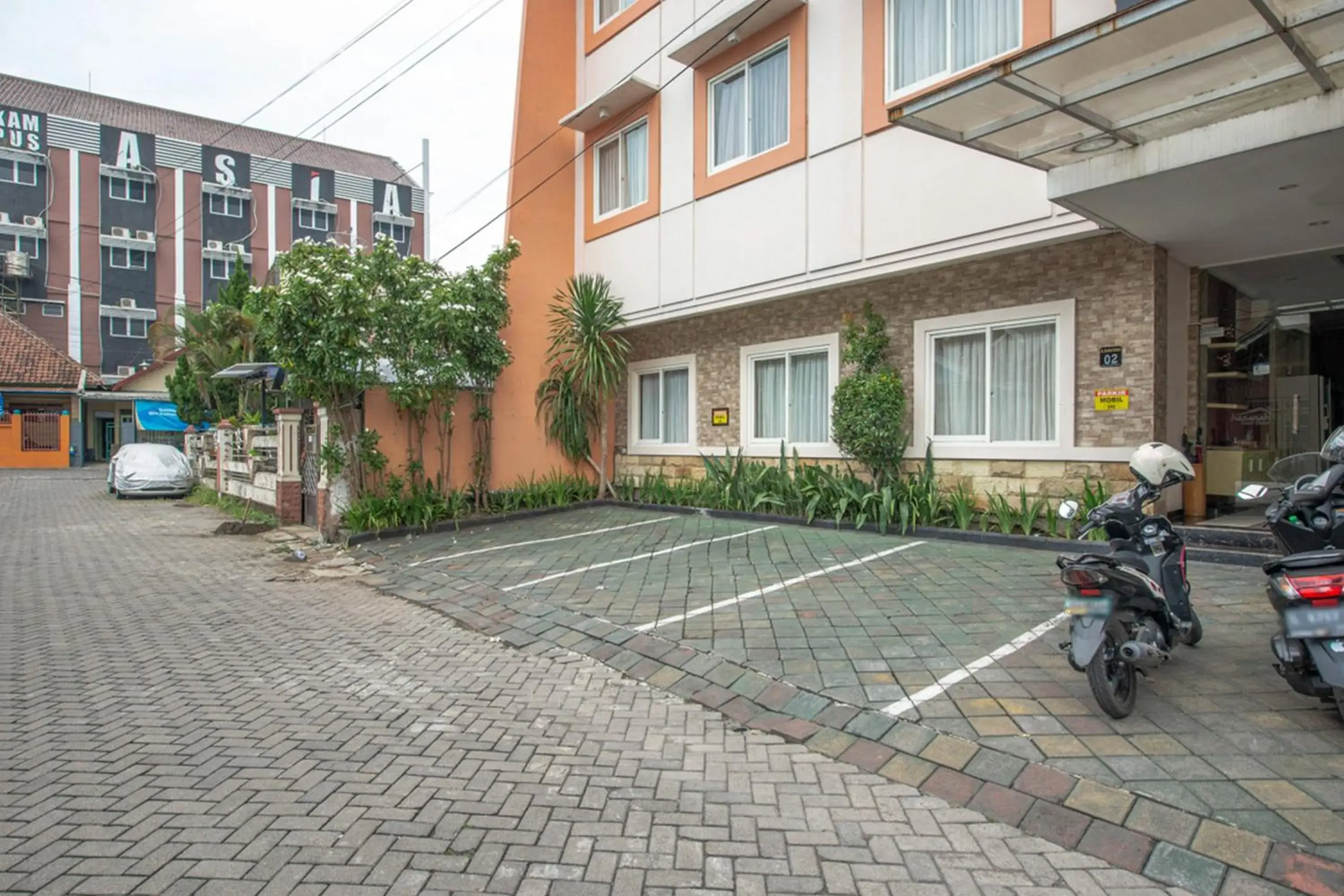 Facade/entrance in RedDoorz Syariah @ Soekarno Hatta Indah 2 Facade/entrance in RedDoorz Syariah @ Soekarno Hatta Indah 2