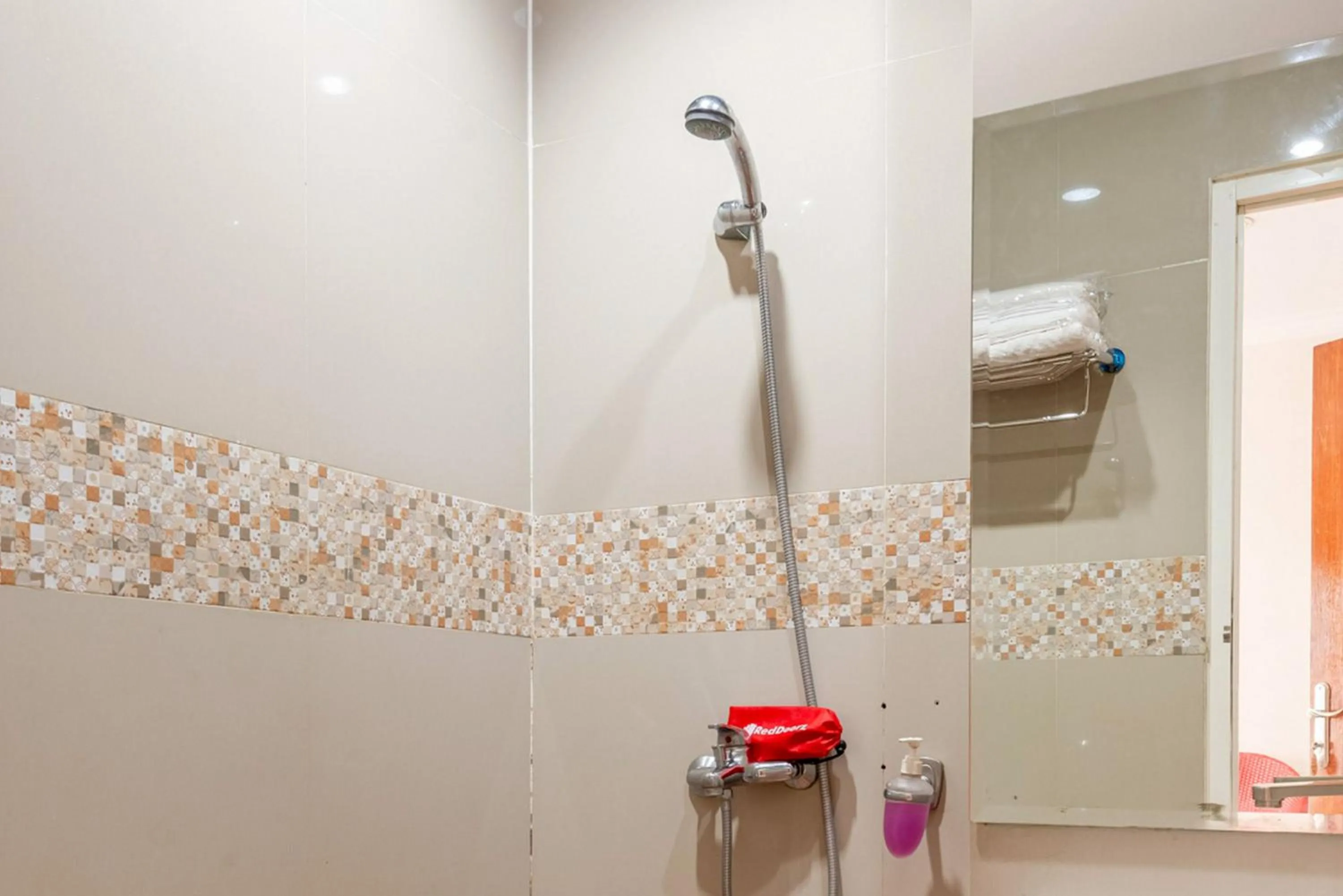 RedDoorz Syariah @ Soekarno Hatta Indah 2