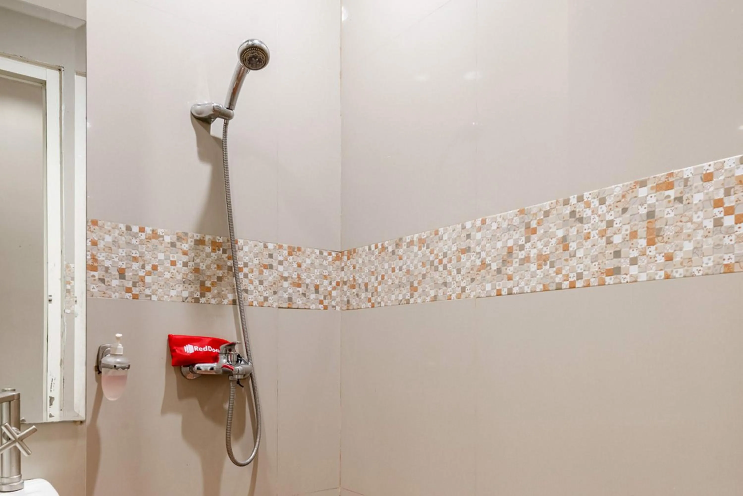 RedDoorz Syariah @ Soekarno Hatta Indah 2