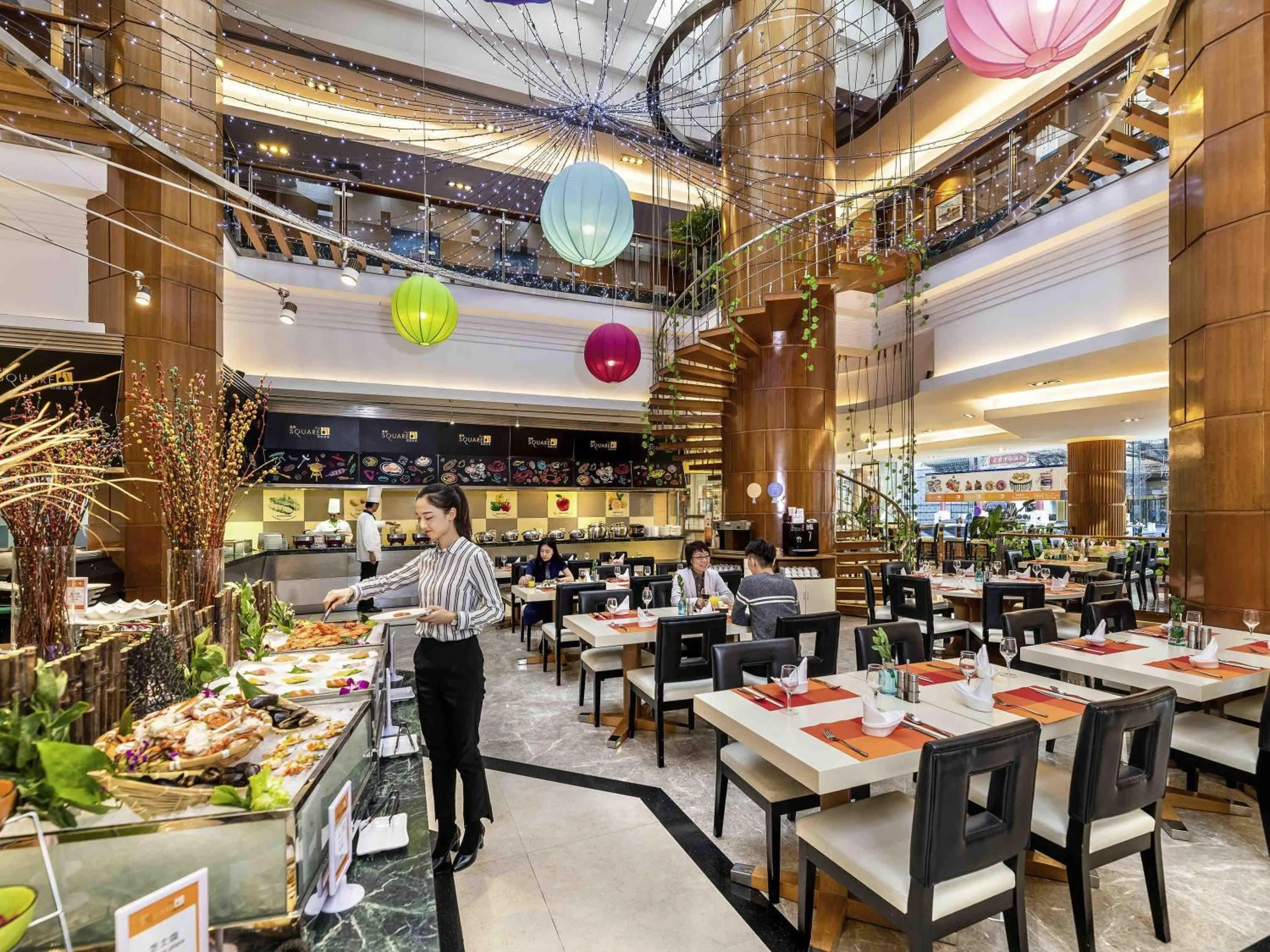 Restaurant/places to eat in Peace Hotel Beijing