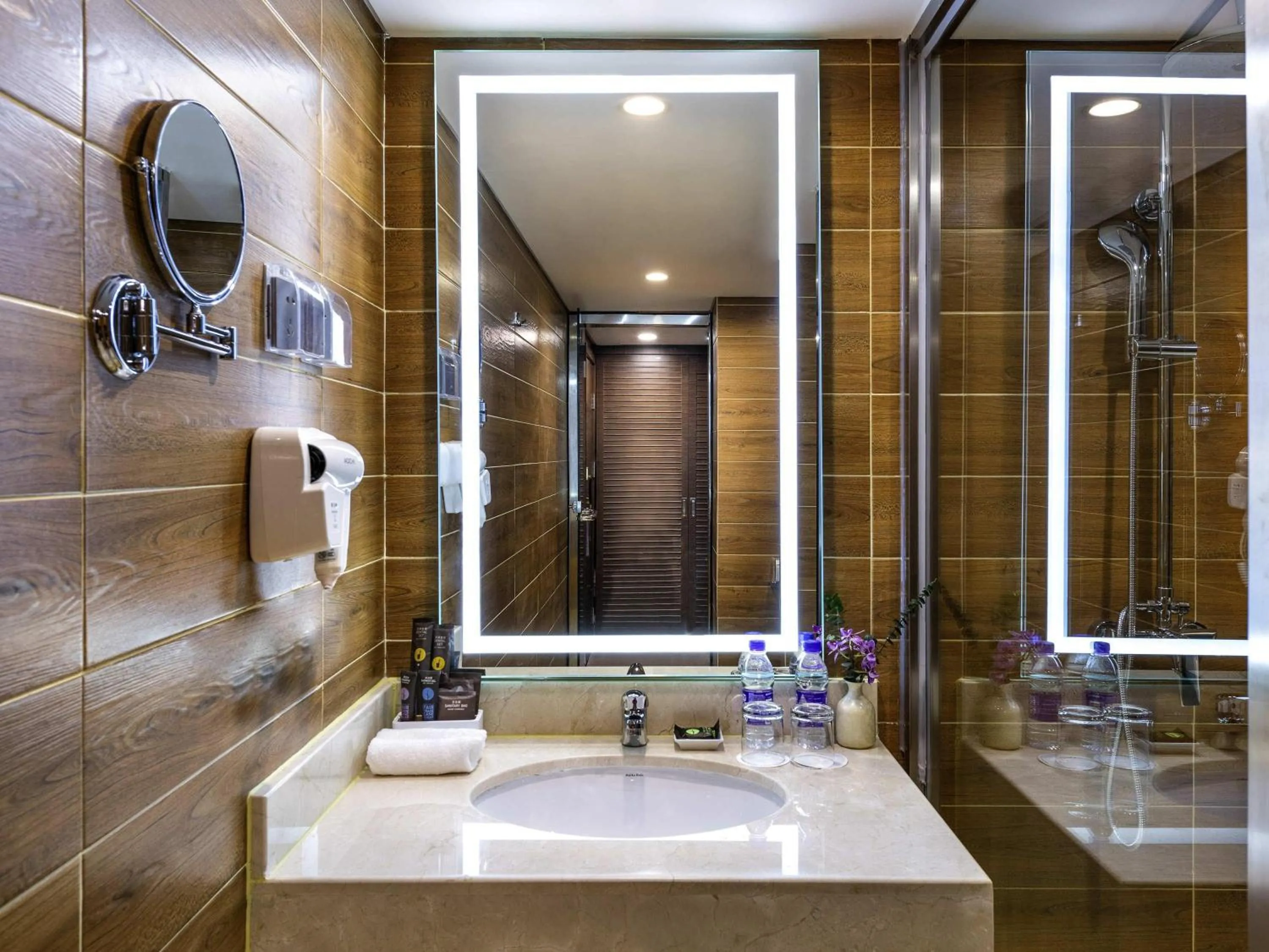 Bathroom in Peace Hotel Beijing