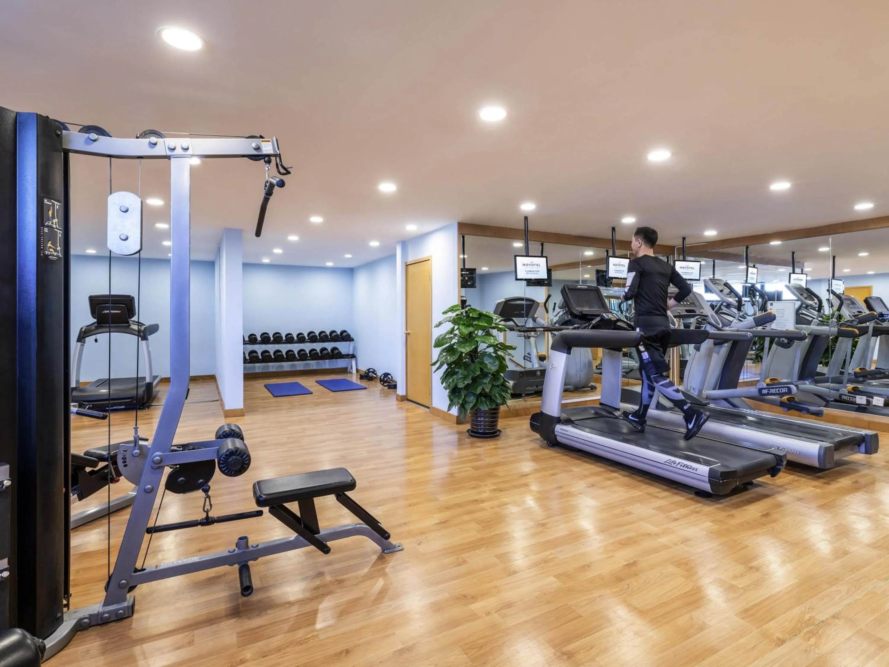 Fitness centre/facilities in Peace Hotel Beijing