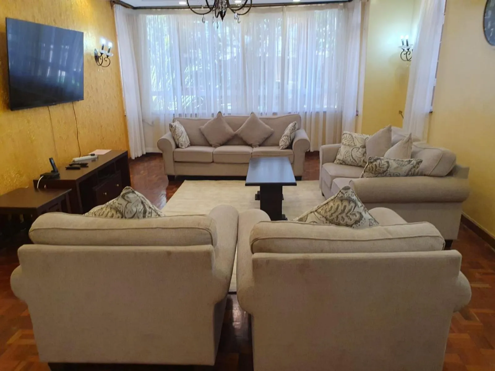 Communal lounge/ TV room in Asyana Gardens