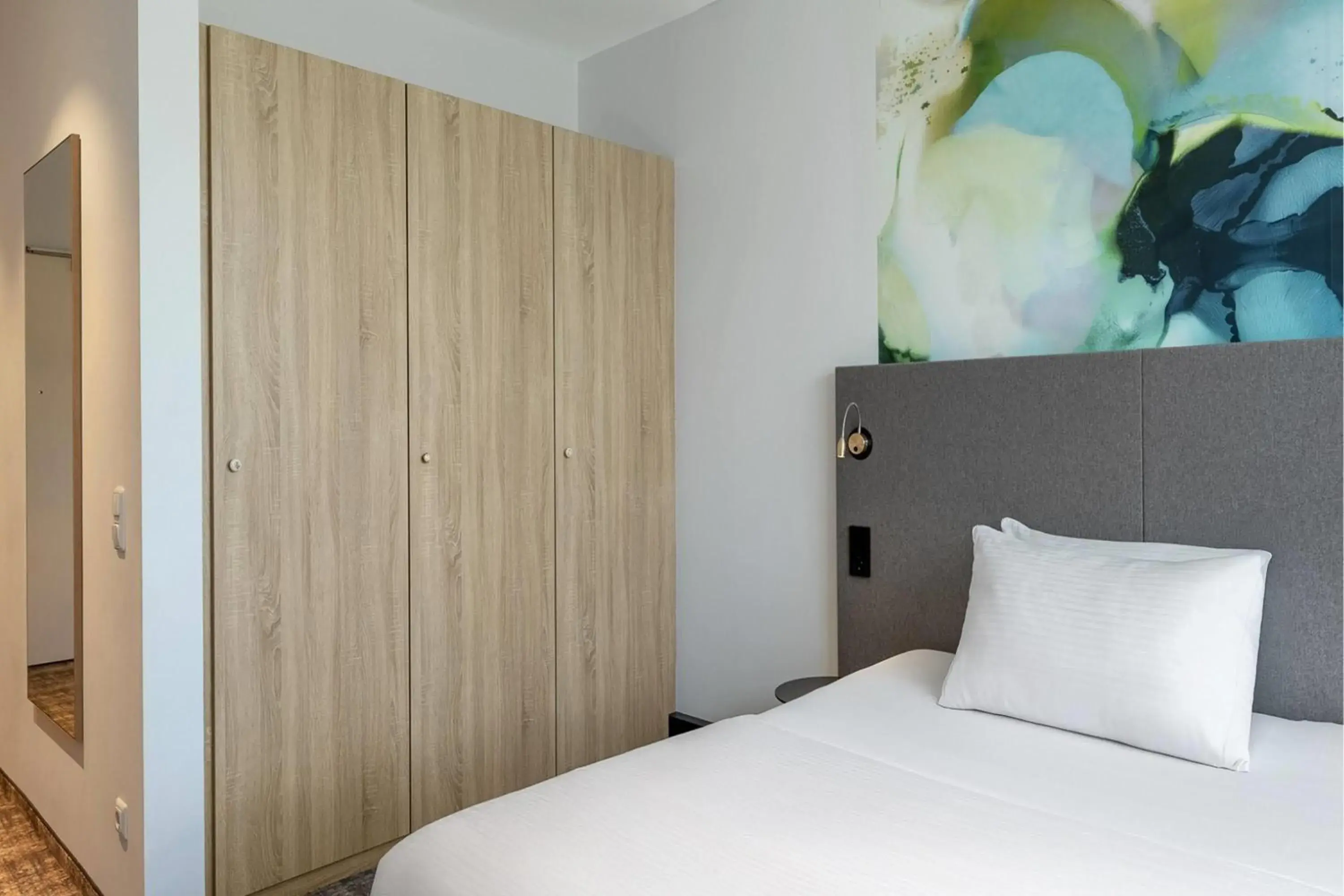 Photo of the whole room, Bed in Wyndham Garden Munich Messe Photo of the whole room, Bed in Wyndham Garden Munich Messe