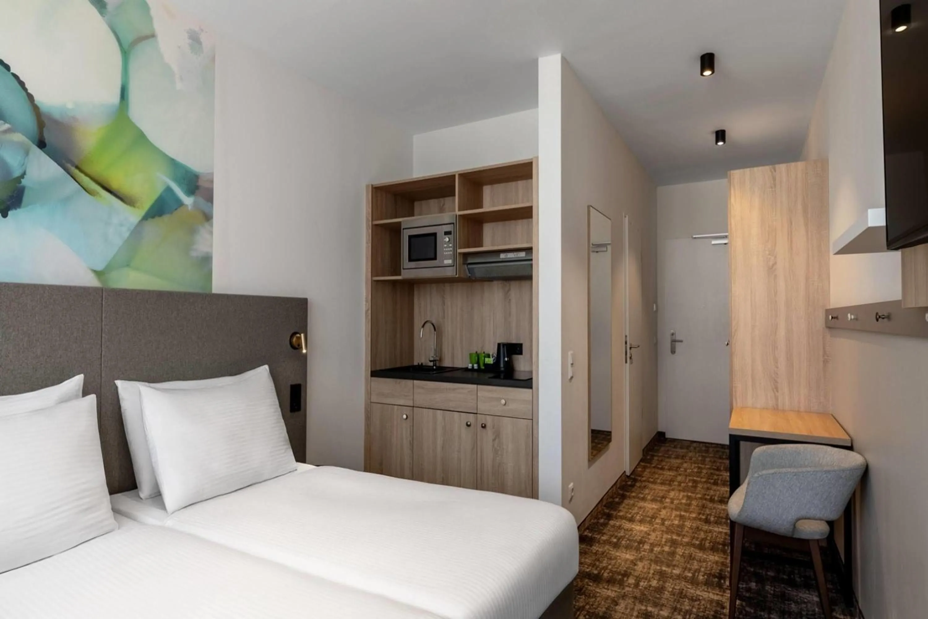 Photo of the whole room, Bed in Wyndham Garden Munich Messe