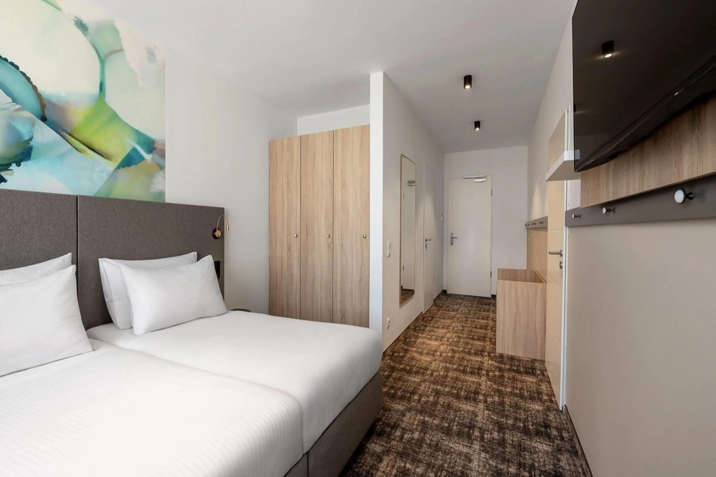 Photo of the whole room, Bed in Wyndham Garden Munich Messe