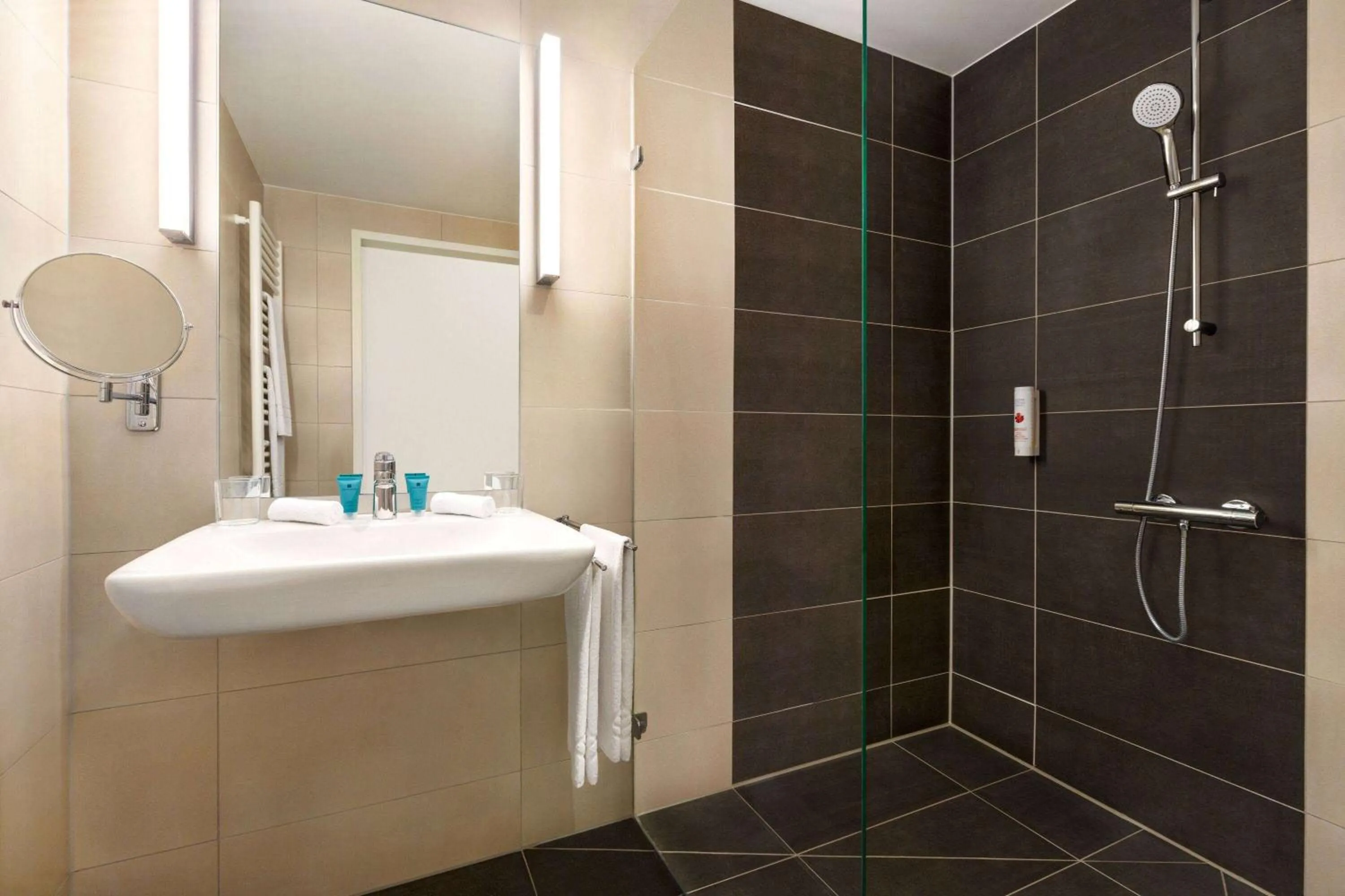 Shower in Wyndham Garden Munich Messe