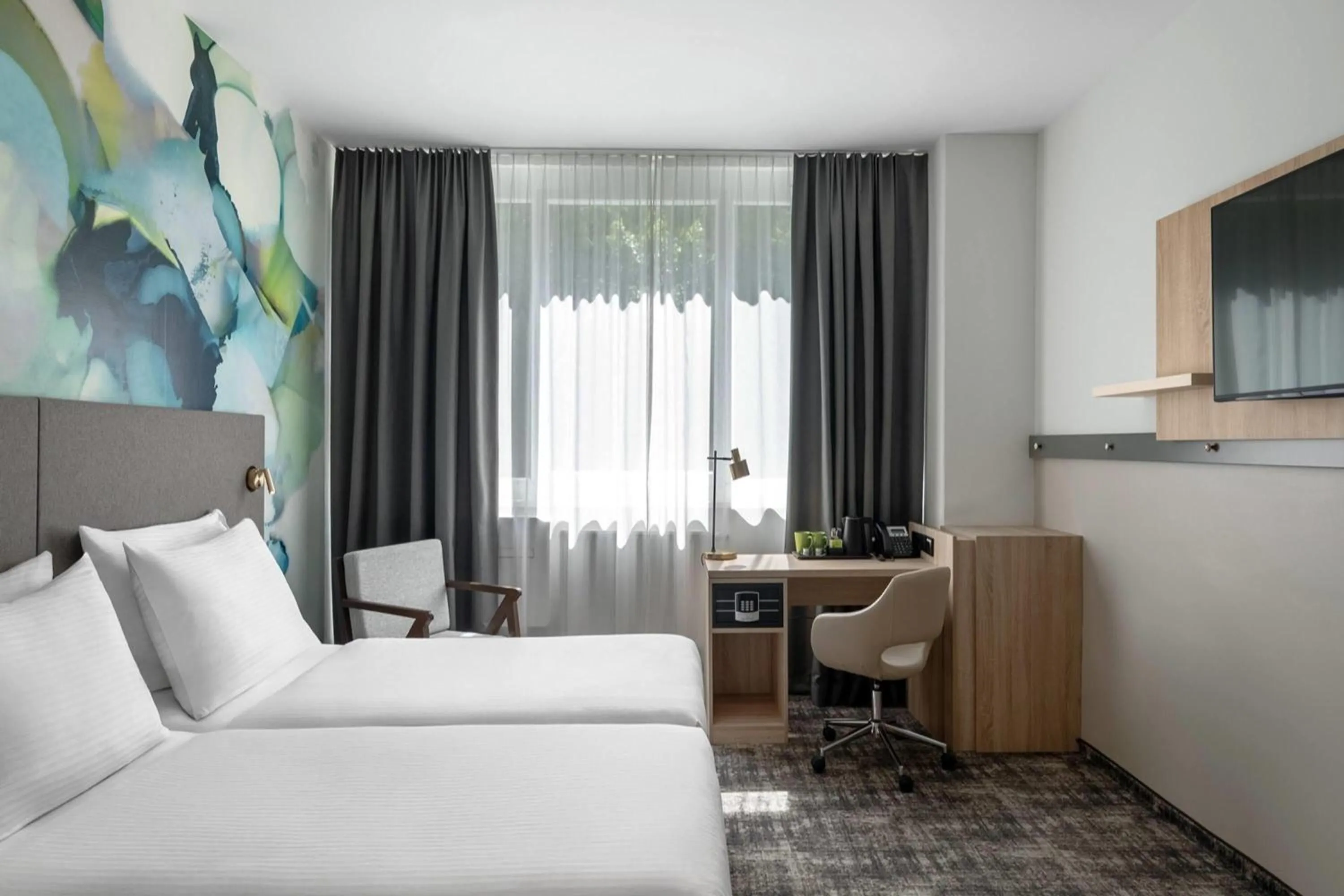 Photo of the whole room, Bed in Wyndham Garden Munich Messe