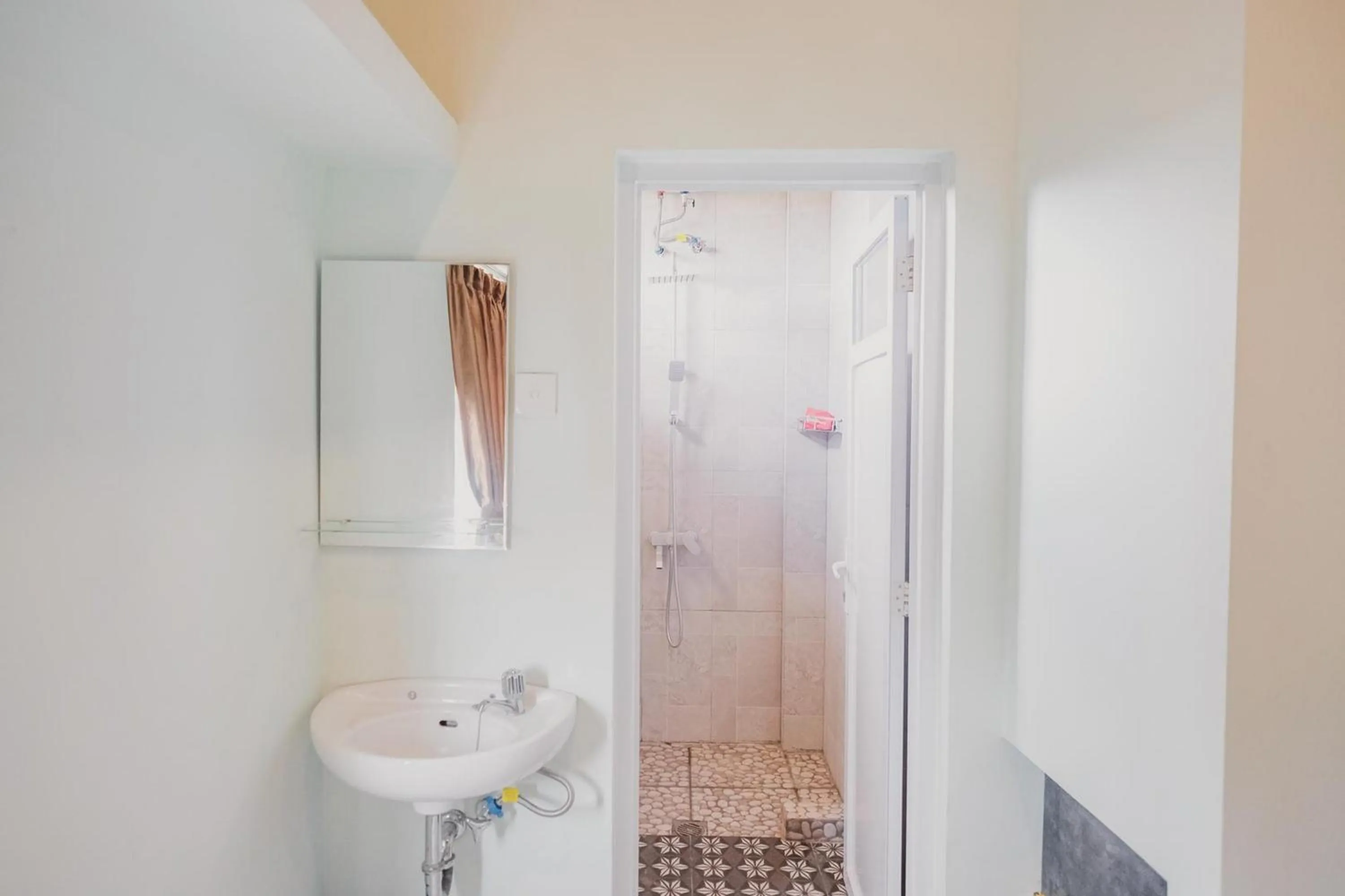 RedDoorz @ Jalan Pangeran Antasari Lampung 2