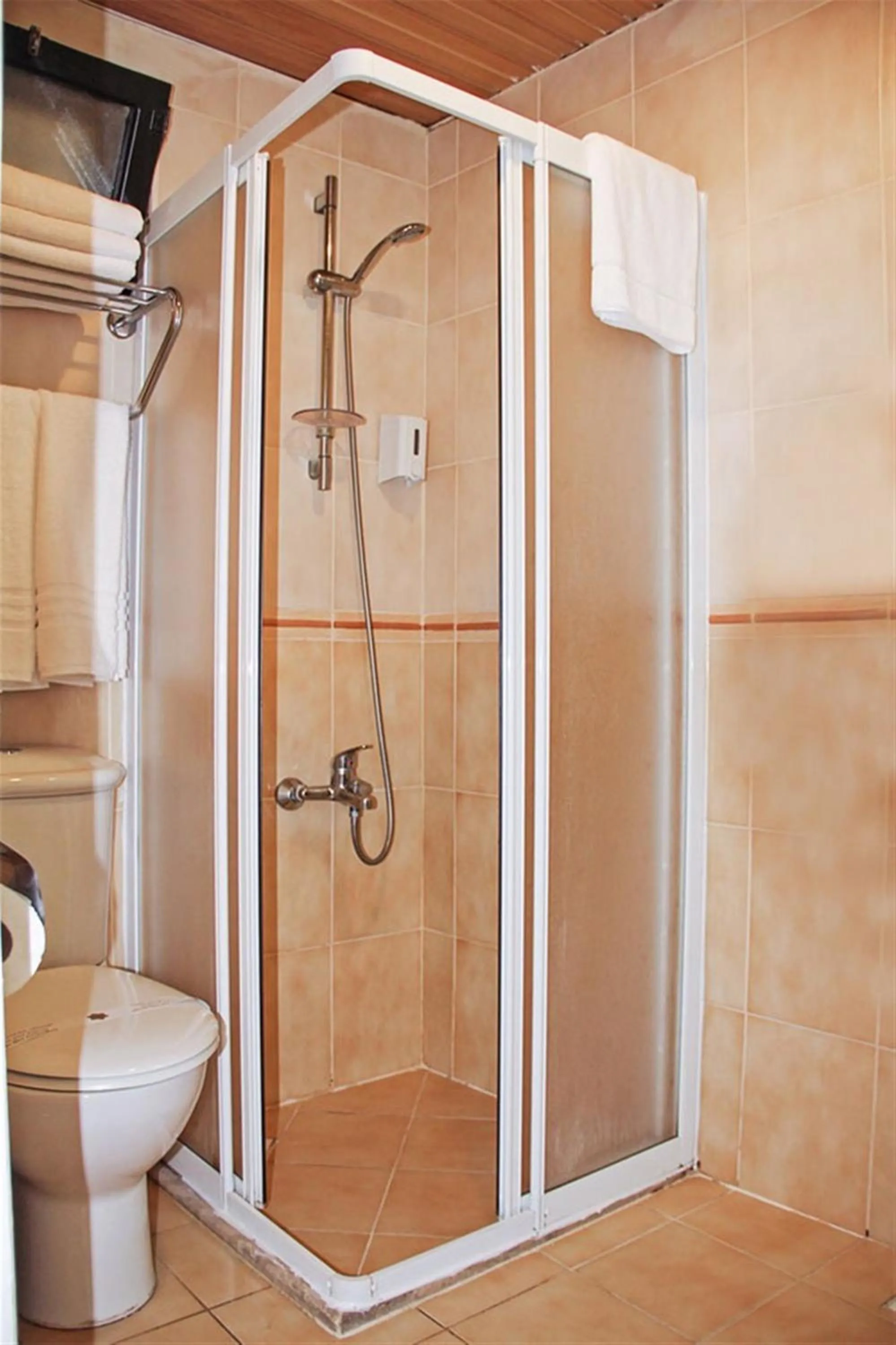 Bathroom in Yaman Life Hotel