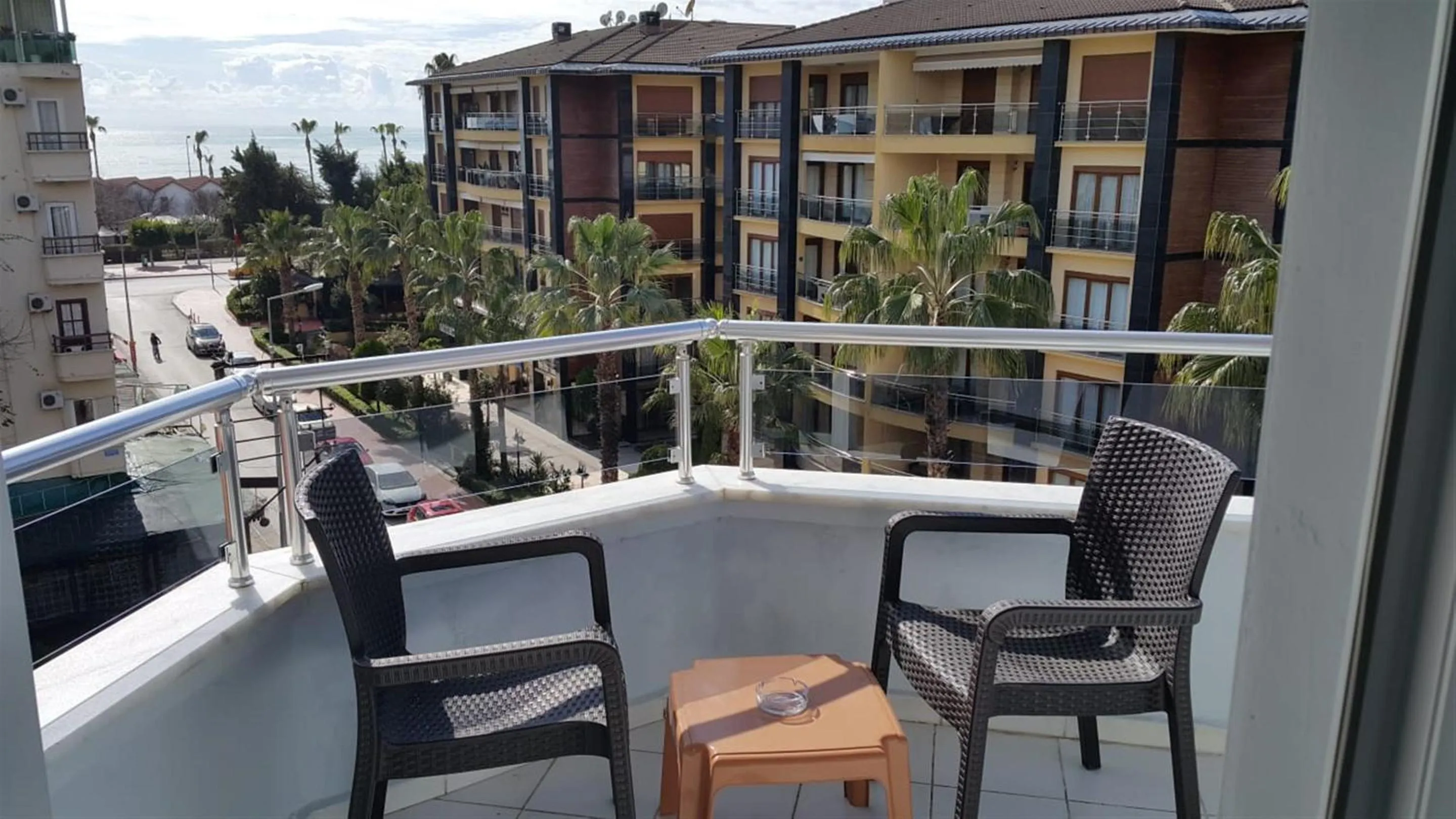 Balcony/Terrace in Yaman Life Hotel