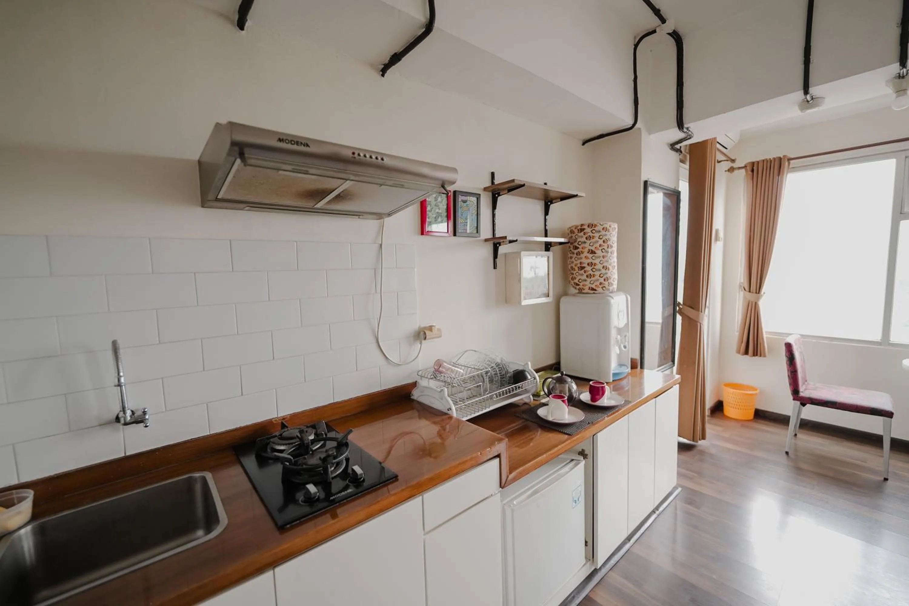 Kitchen or kitchenette in The Jarrdin by Bethania Pro