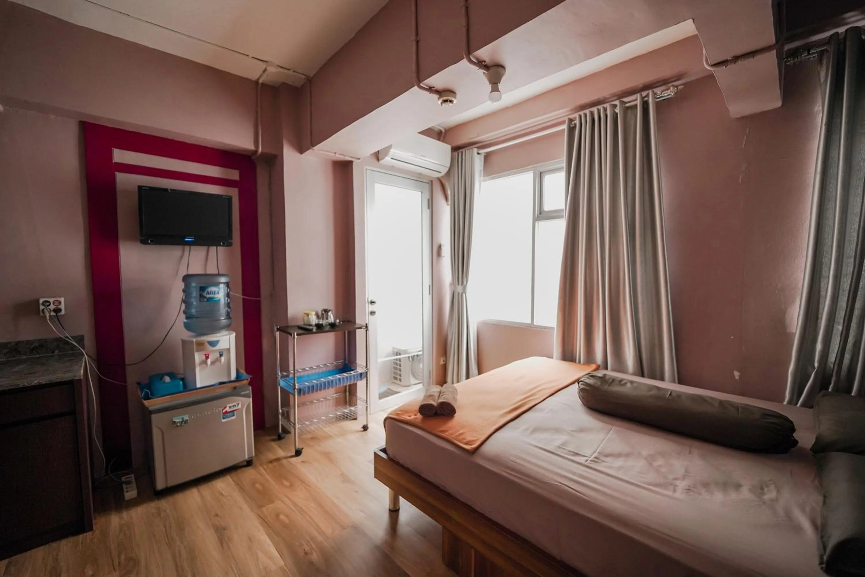 Bed in The Jarrdin by Bethania Pro