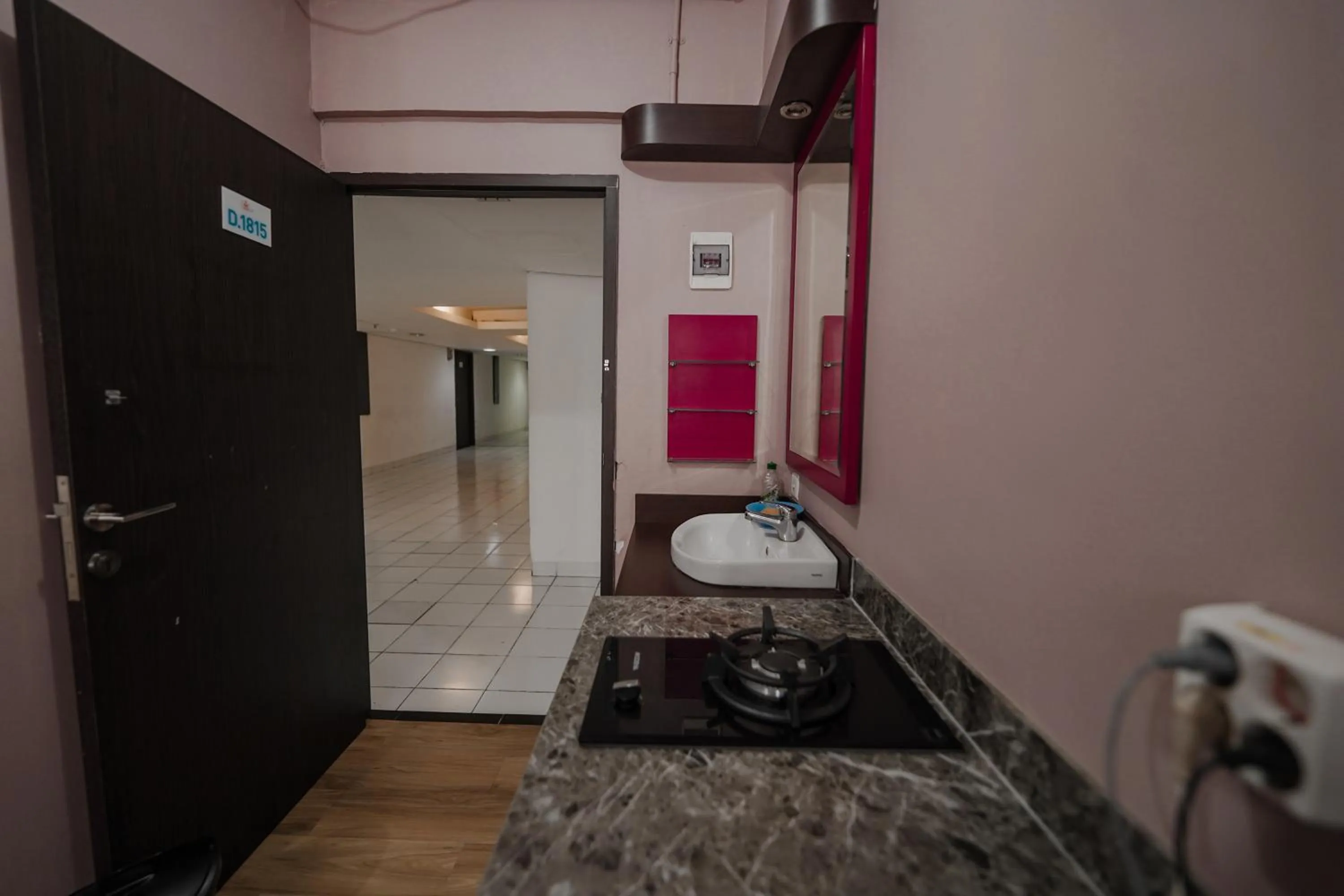 Photo of the whole room in The Jarrdin by Bethania Pro