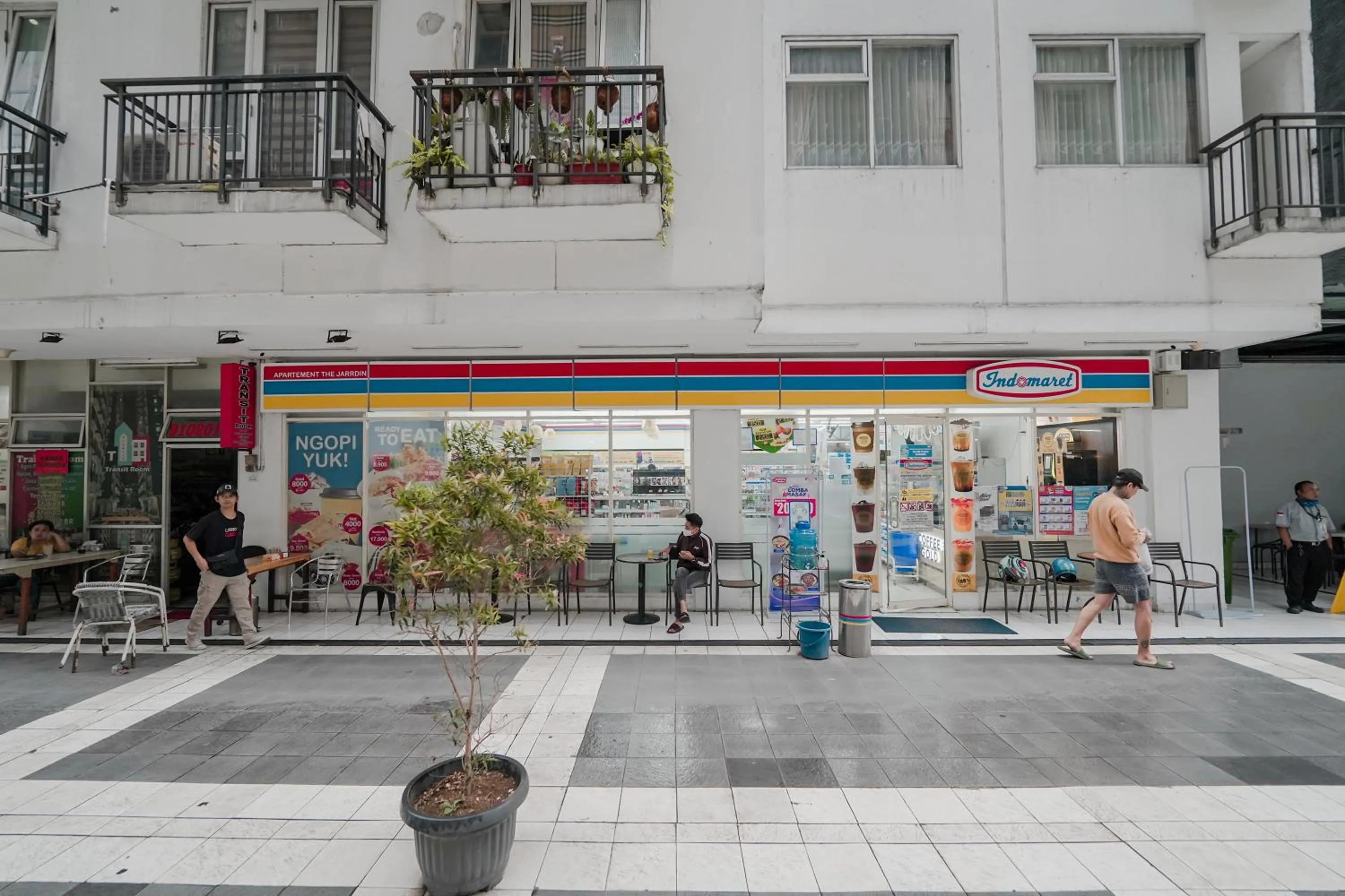 Property building in The Jarrdin by Bethania Pro