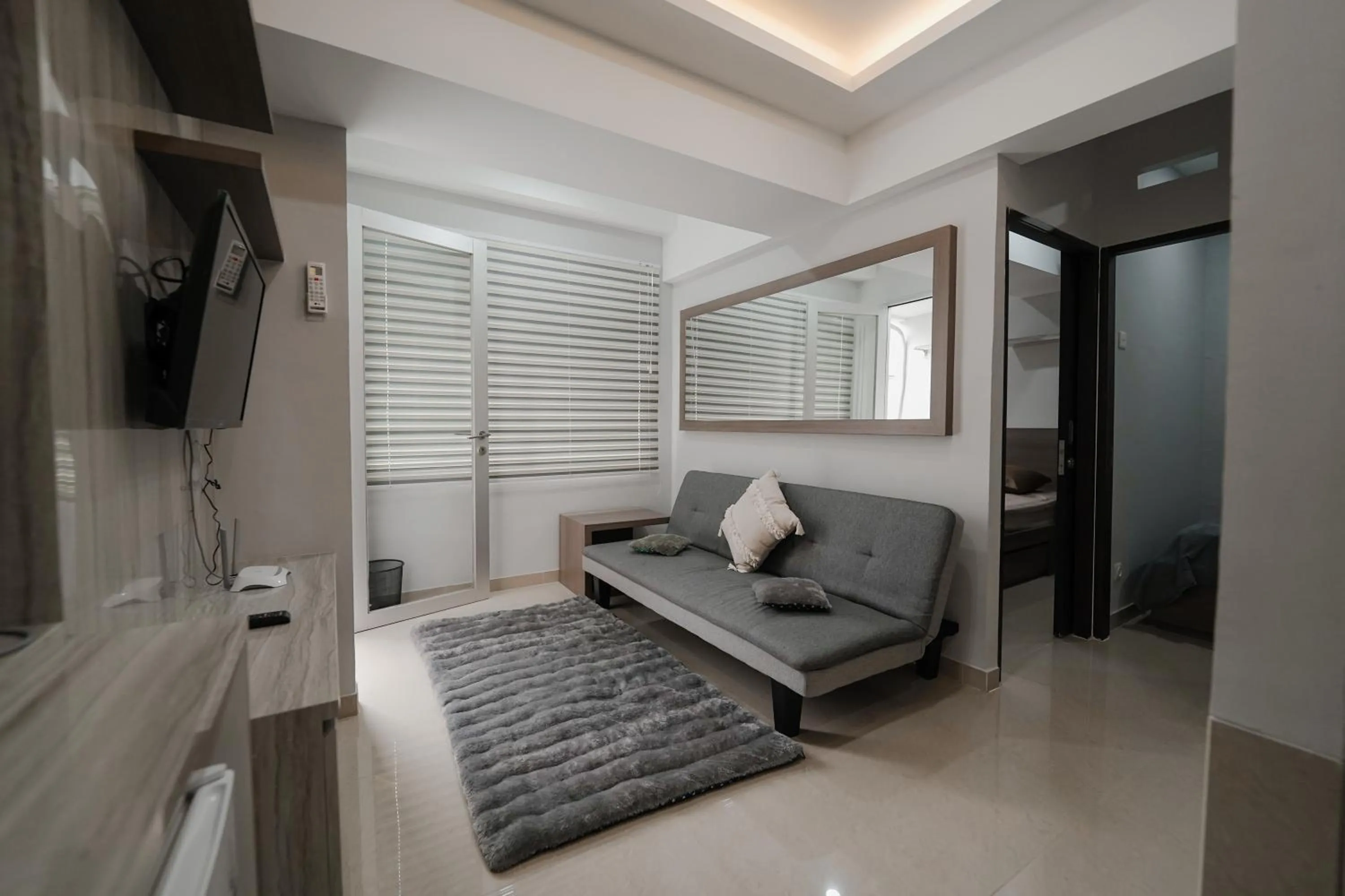 Photo of the whole room, Bed in The Jarrdin by Bethania Pro