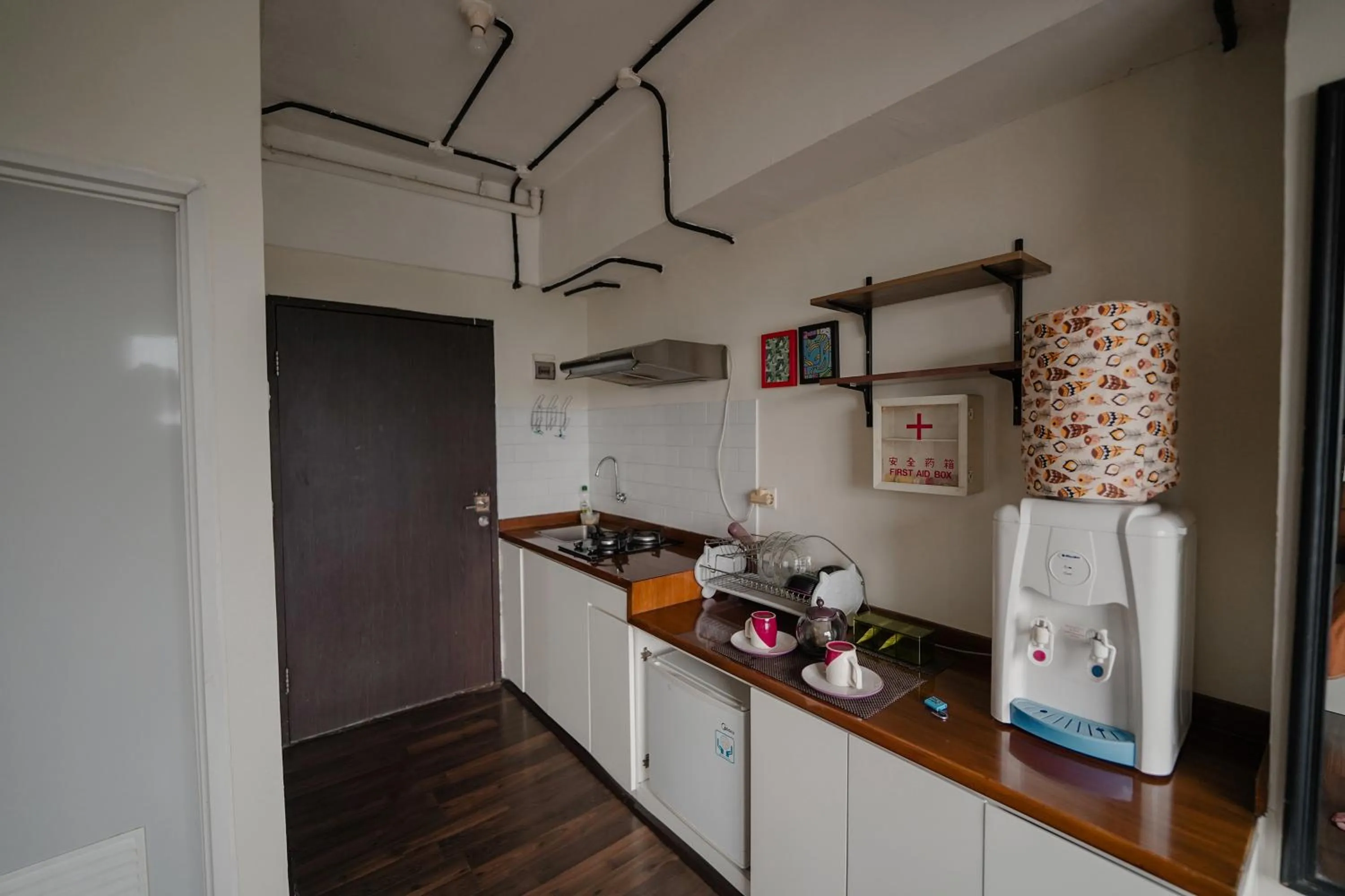 Kitchen or kitchenette in The Jarrdin by Bethania Pro