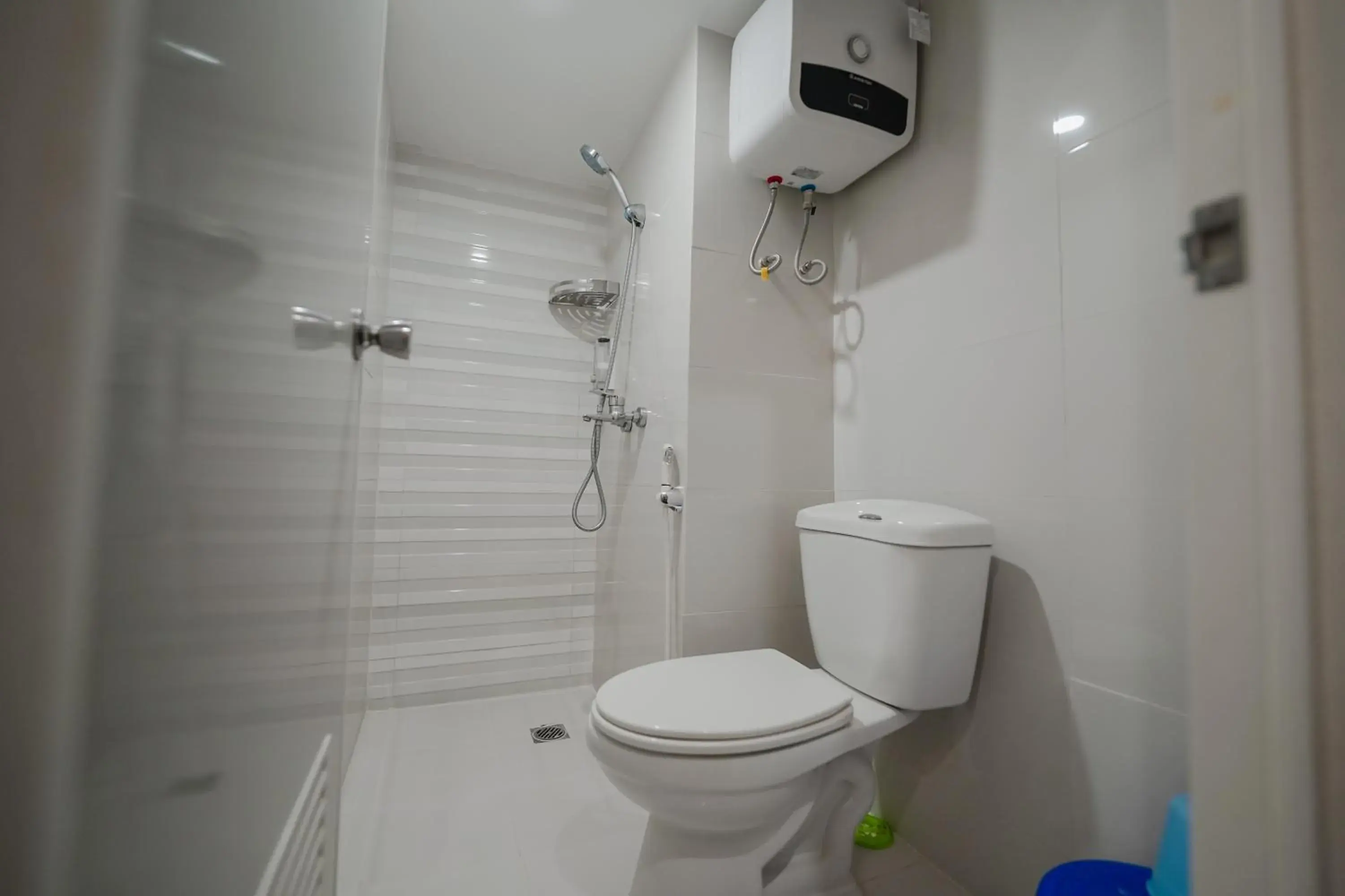 Shower in The Jarrdin by Bethania Pro Shower in The Jarrdin by Bethania Pro