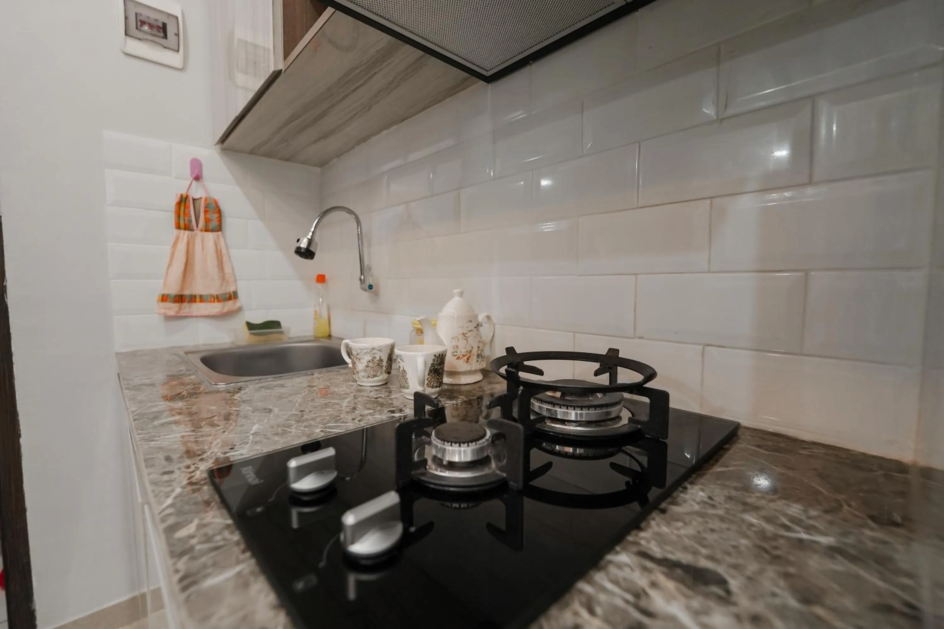 Kitchen or kitchenette in The Jarrdin by Bethania Pro