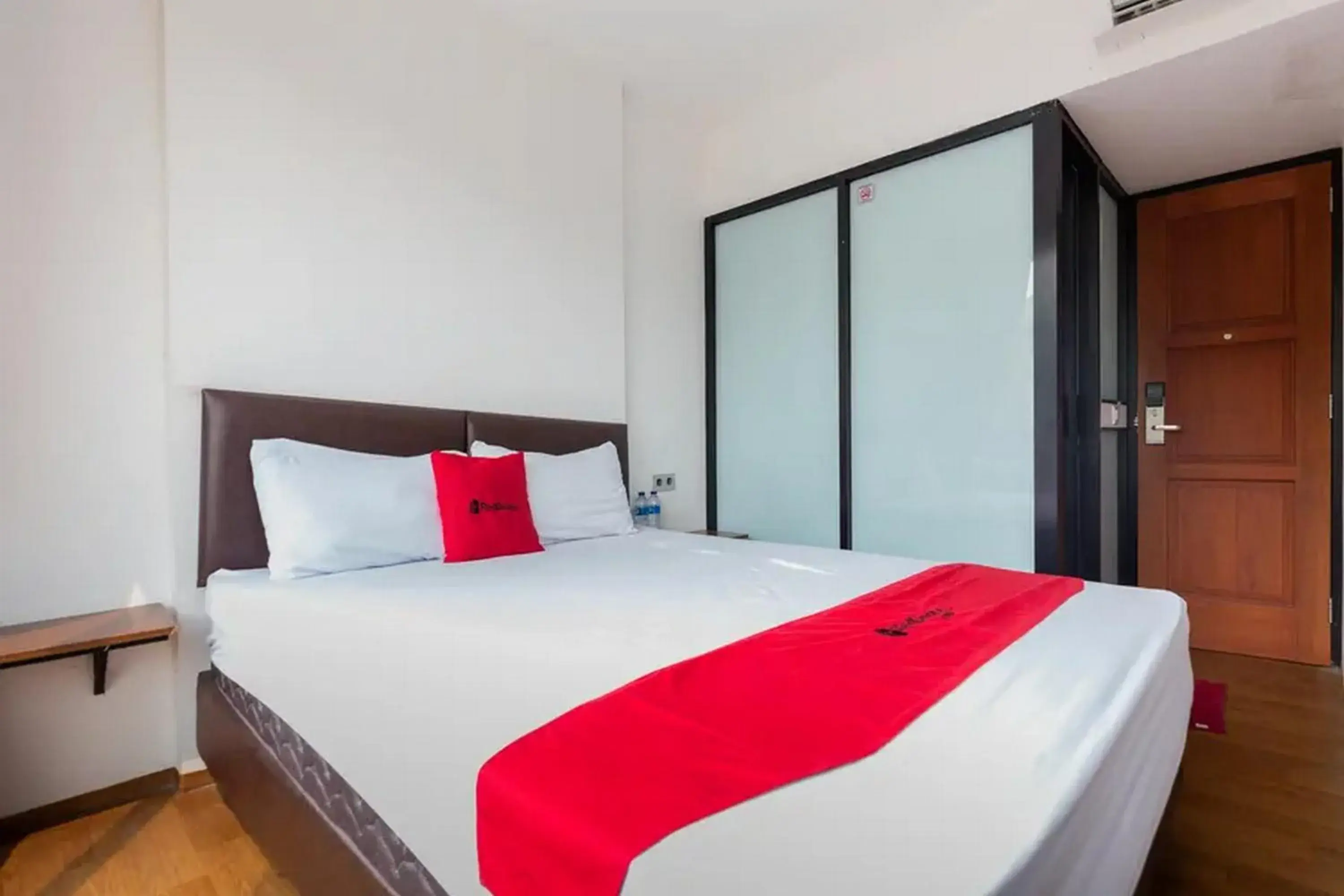 Bed in RedDoorz Plus near ICE BSD 2 Bed in RedDoorz Plus near ICE BSD 2