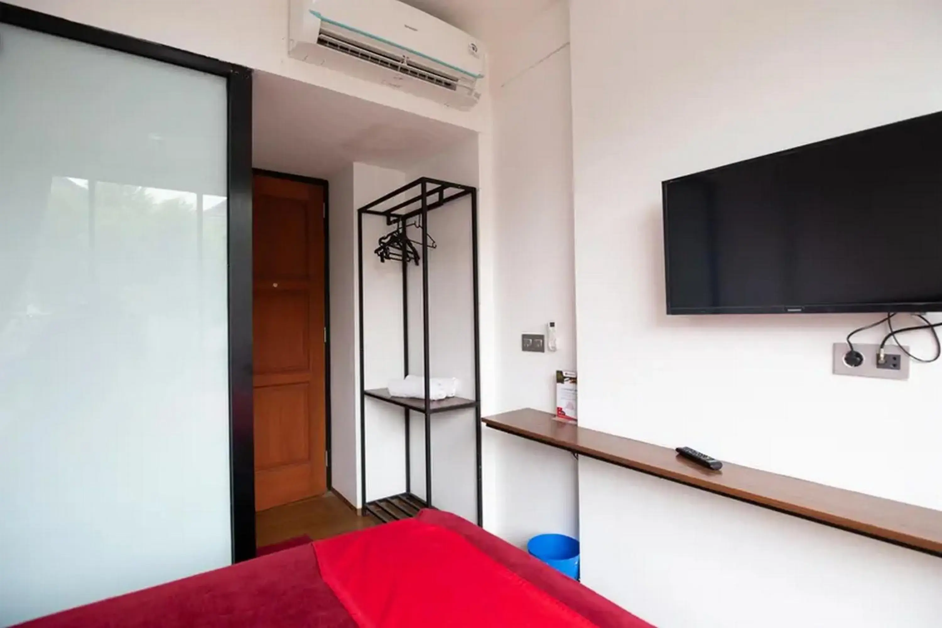 Bed in RedDoorz Plus near ICE BSD 2 Bed in RedDoorz Plus near ICE BSD 2