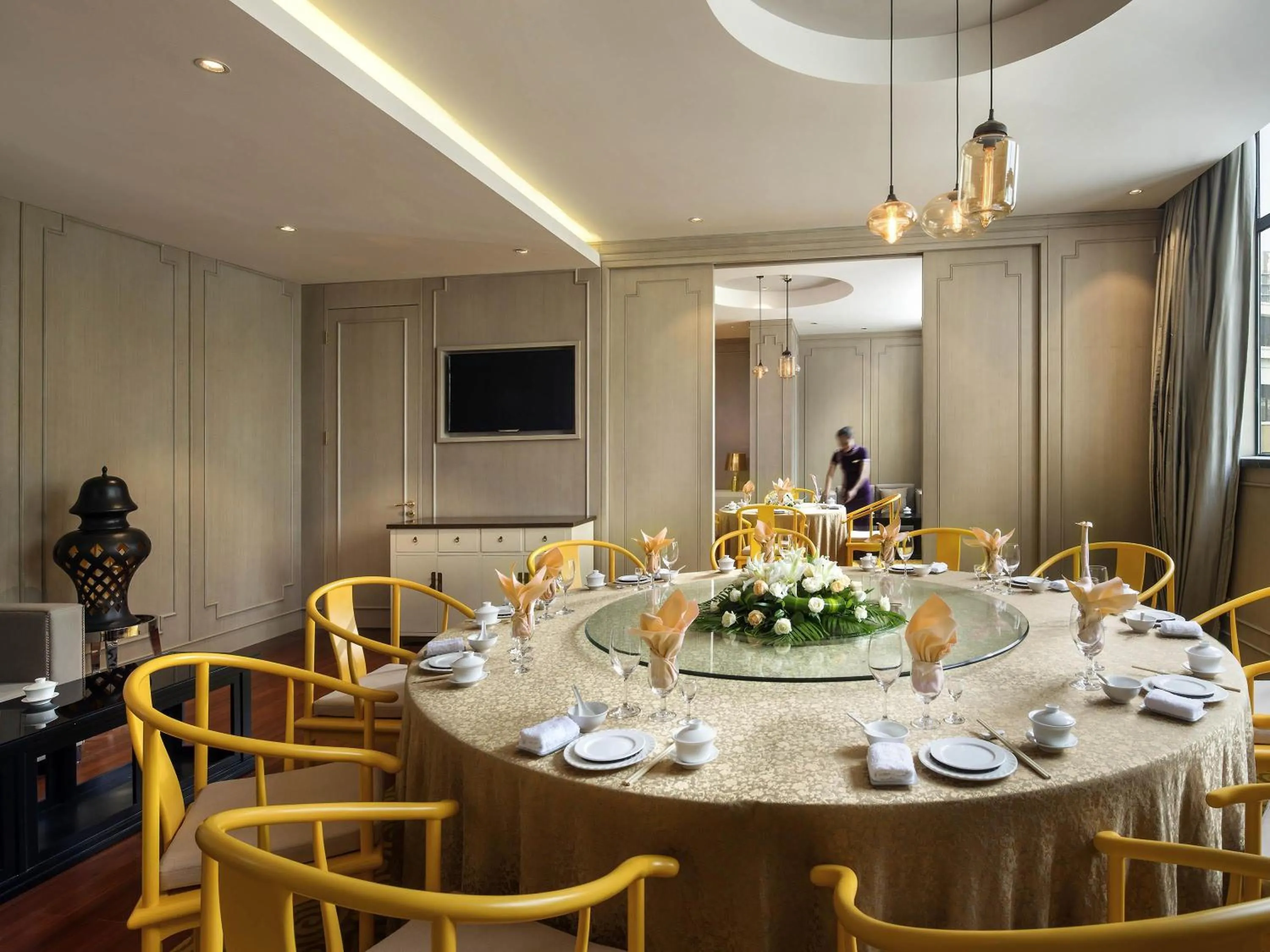 Restaurant/places to eat in Sofitel Zhengzhou International