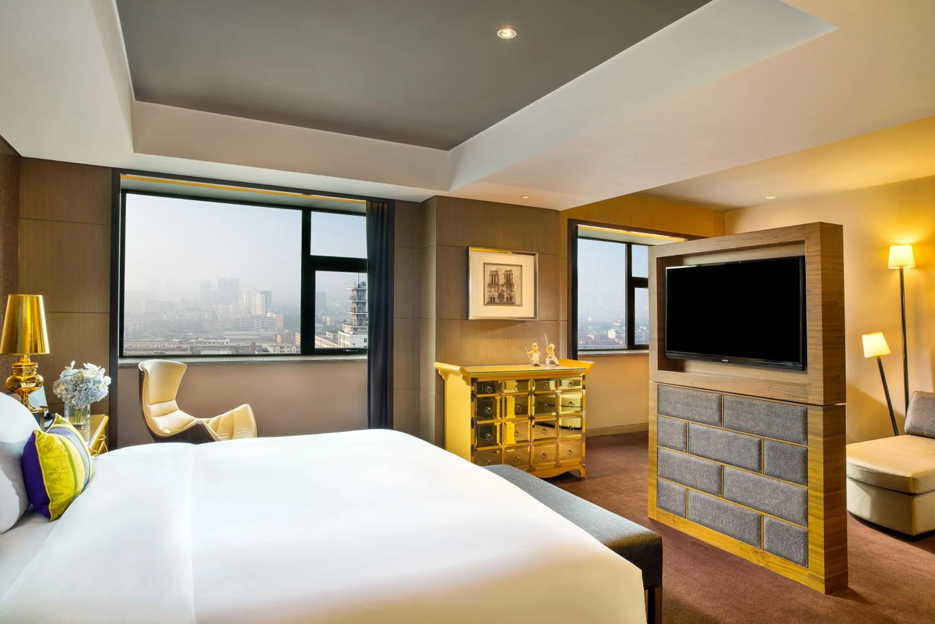 Photo of the whole room, Bed in Sofitel Zhengzhou International