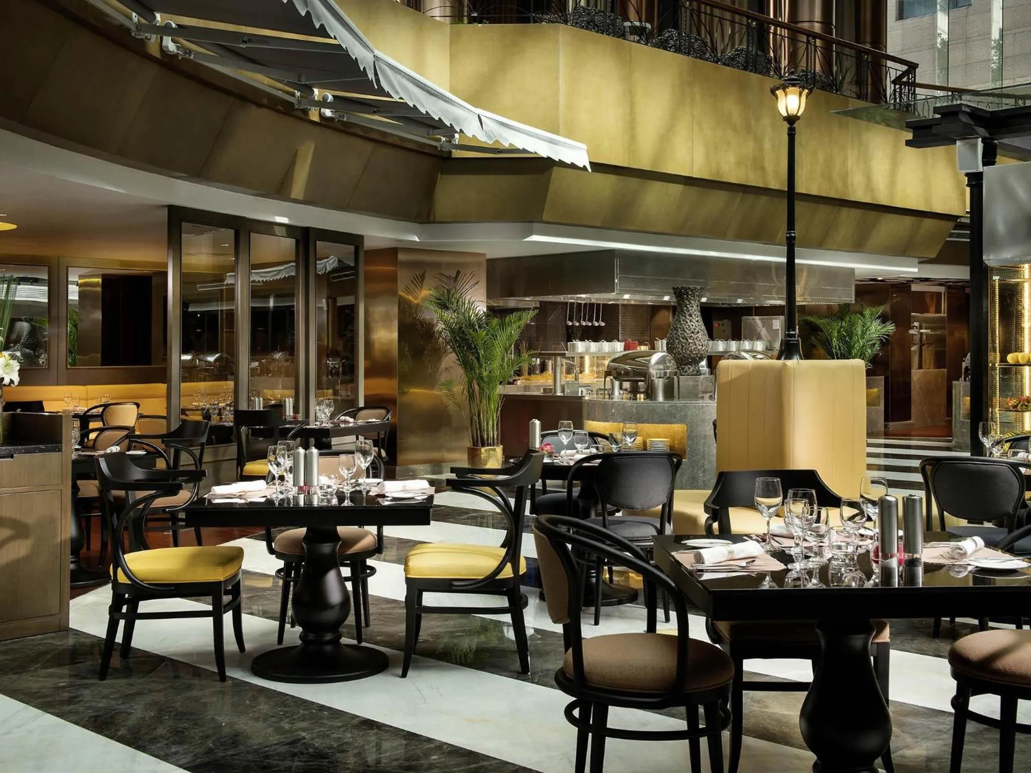 Restaurant/places to eat in Sofitel Zhengzhou International