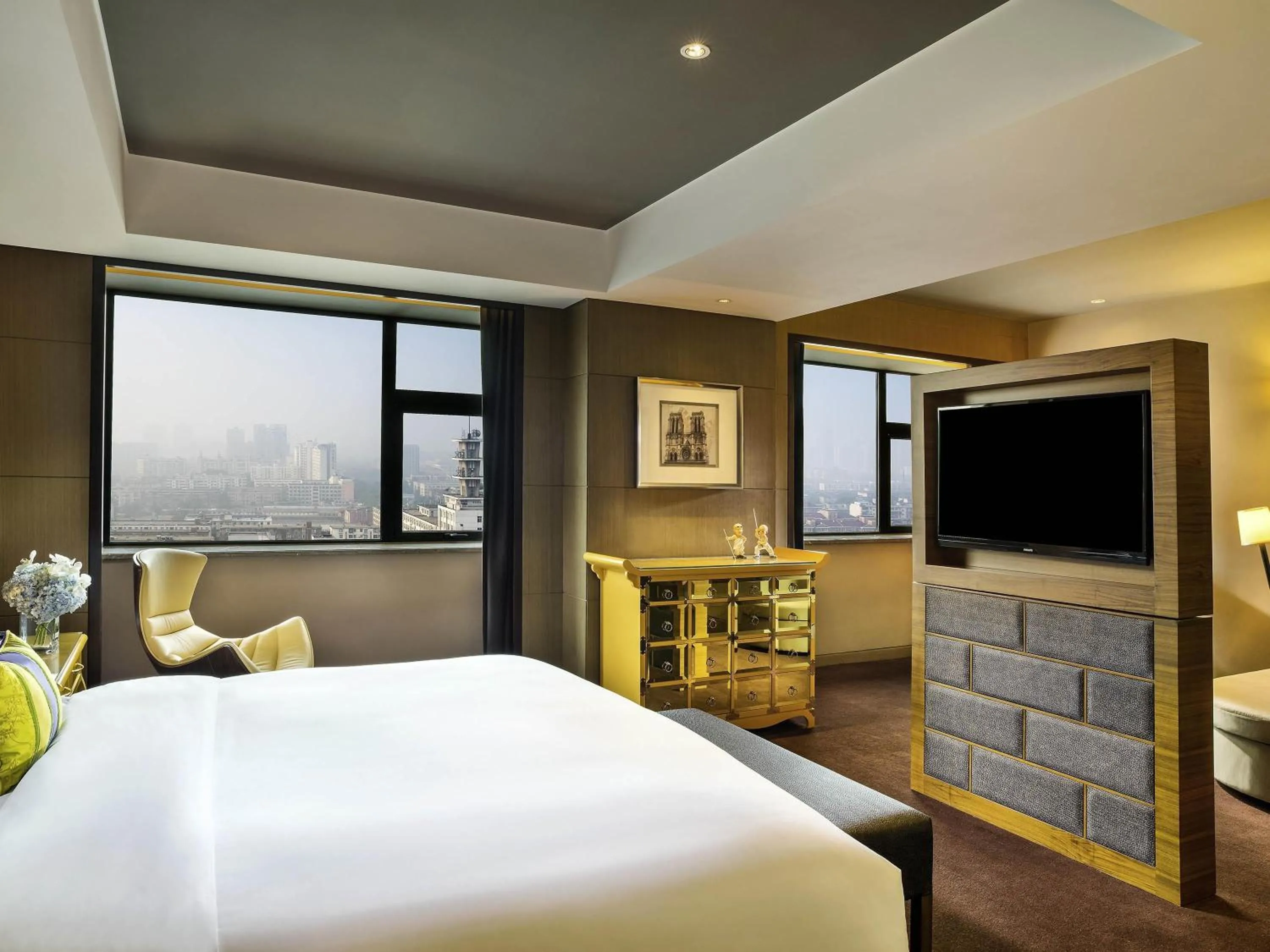 Bedroom, Bed in Sofitel Zhengzhou International