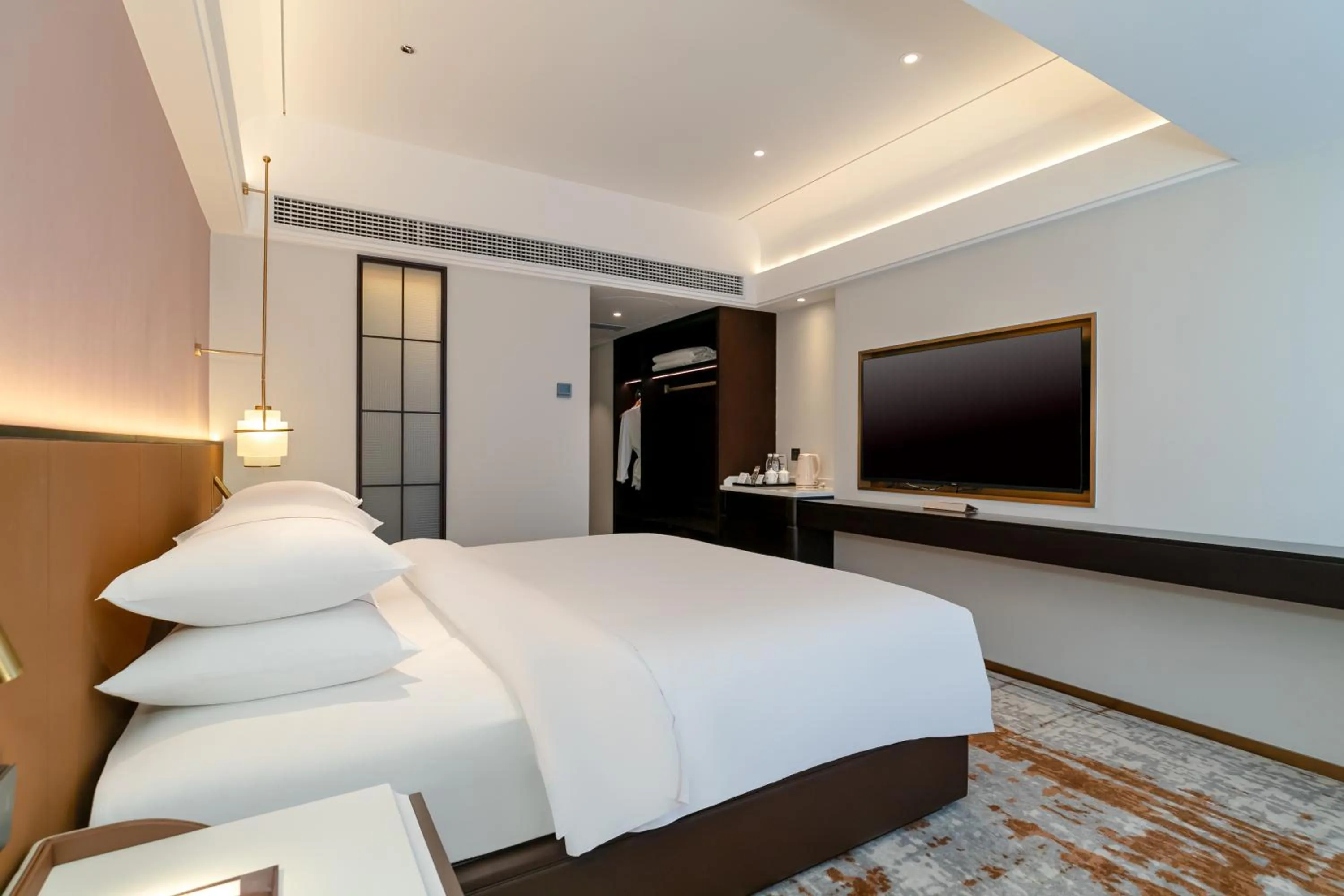 Bedroom, Bed in Guangdong Victory Hotel