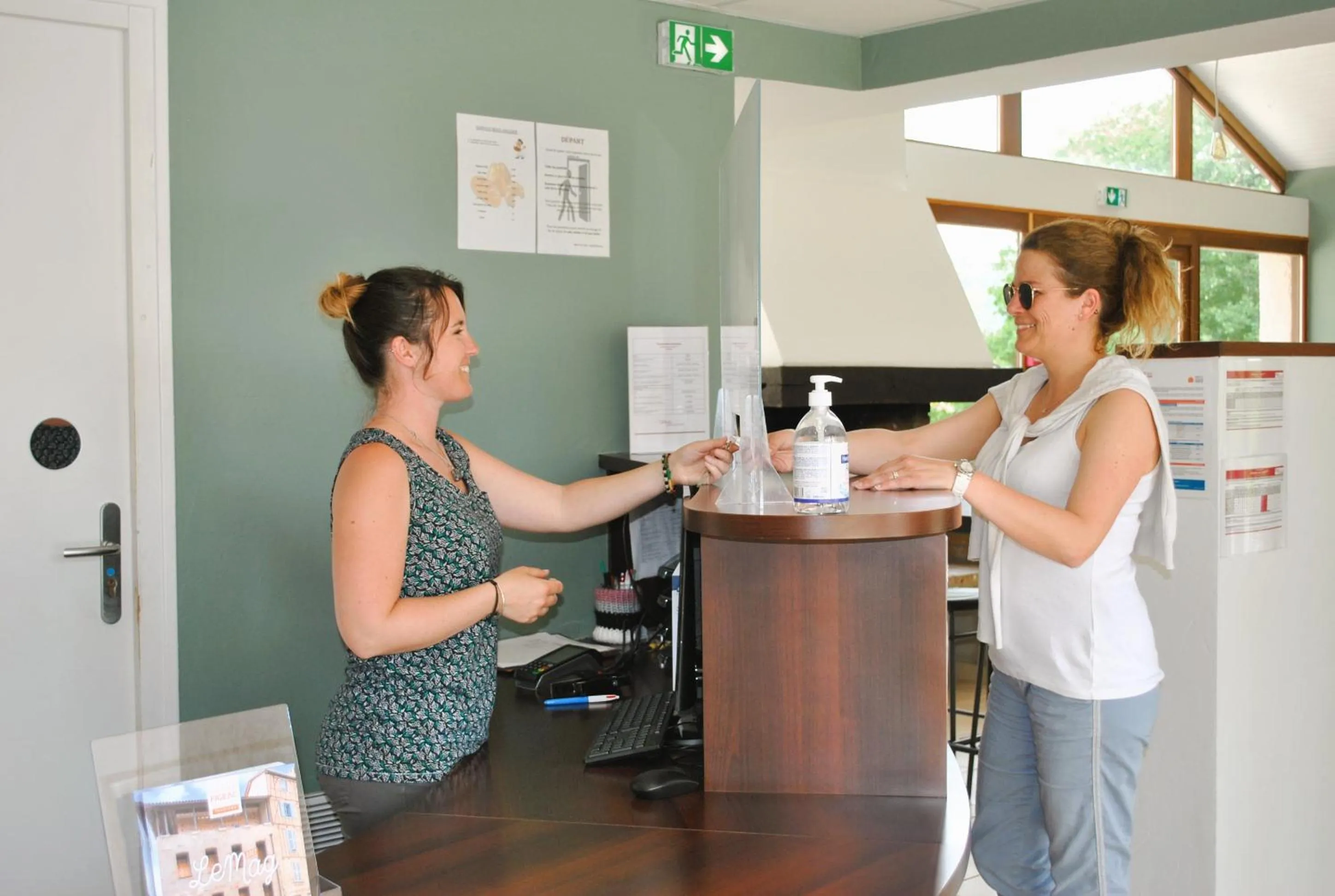 Lobby or reception in Le Domaine des Cazelles by Ateya Vacances