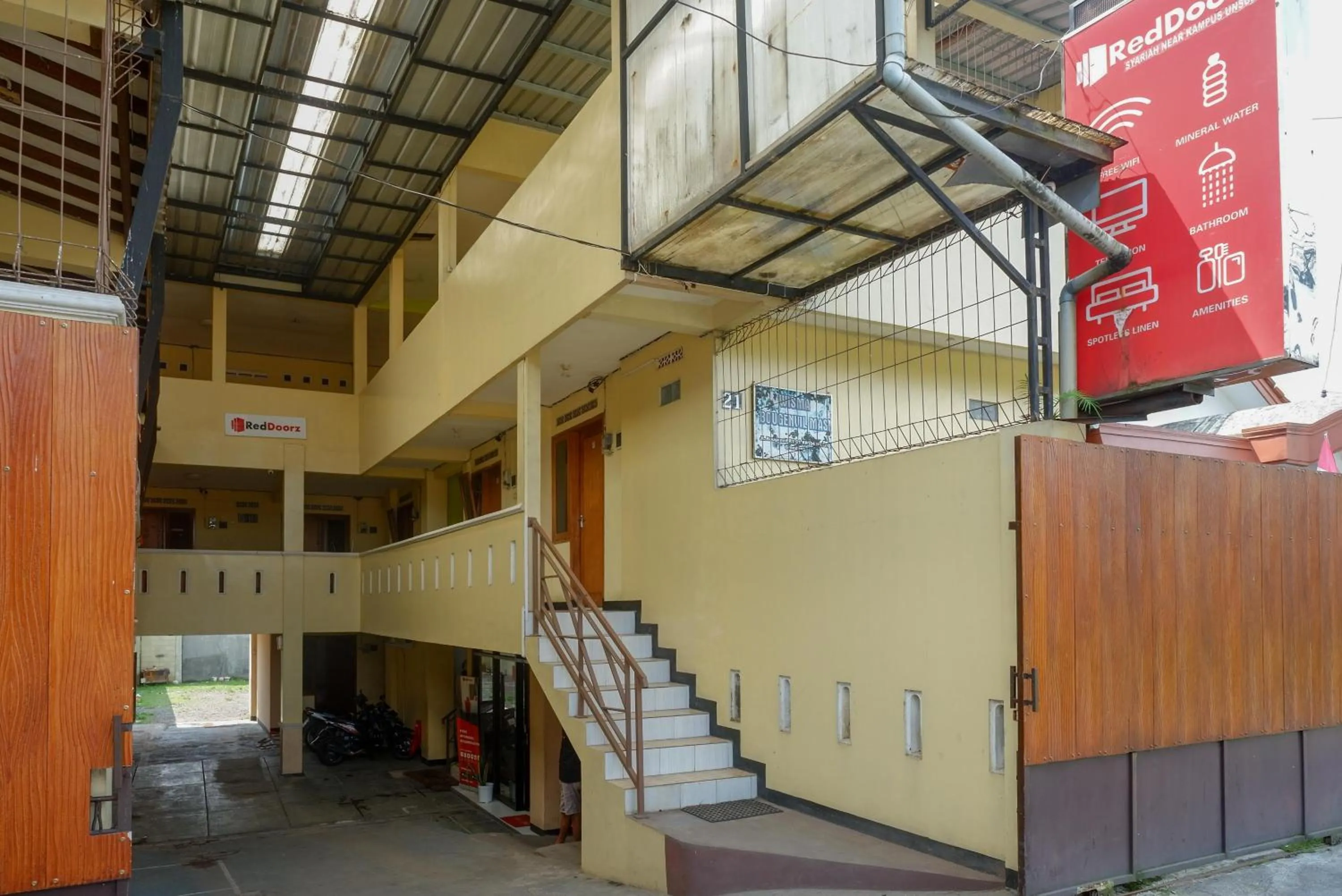 Property building in RedDoorz Syariah near GOR Satria 4