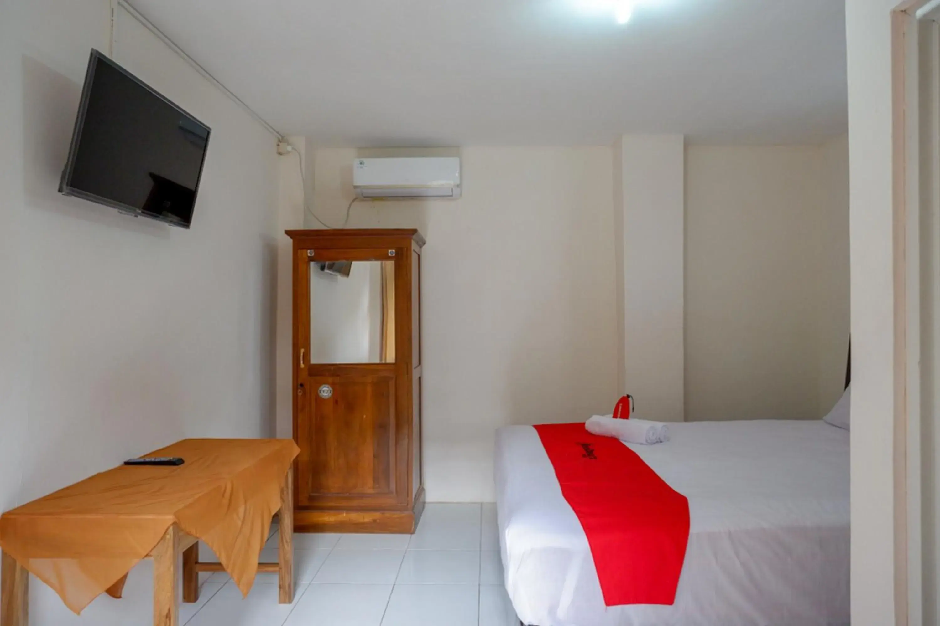 Bedroom, Bed in RedDoorz Syariah near GOR Satria 4 Bedroom, Bed in RedDoorz Syariah near GOR Satria 4