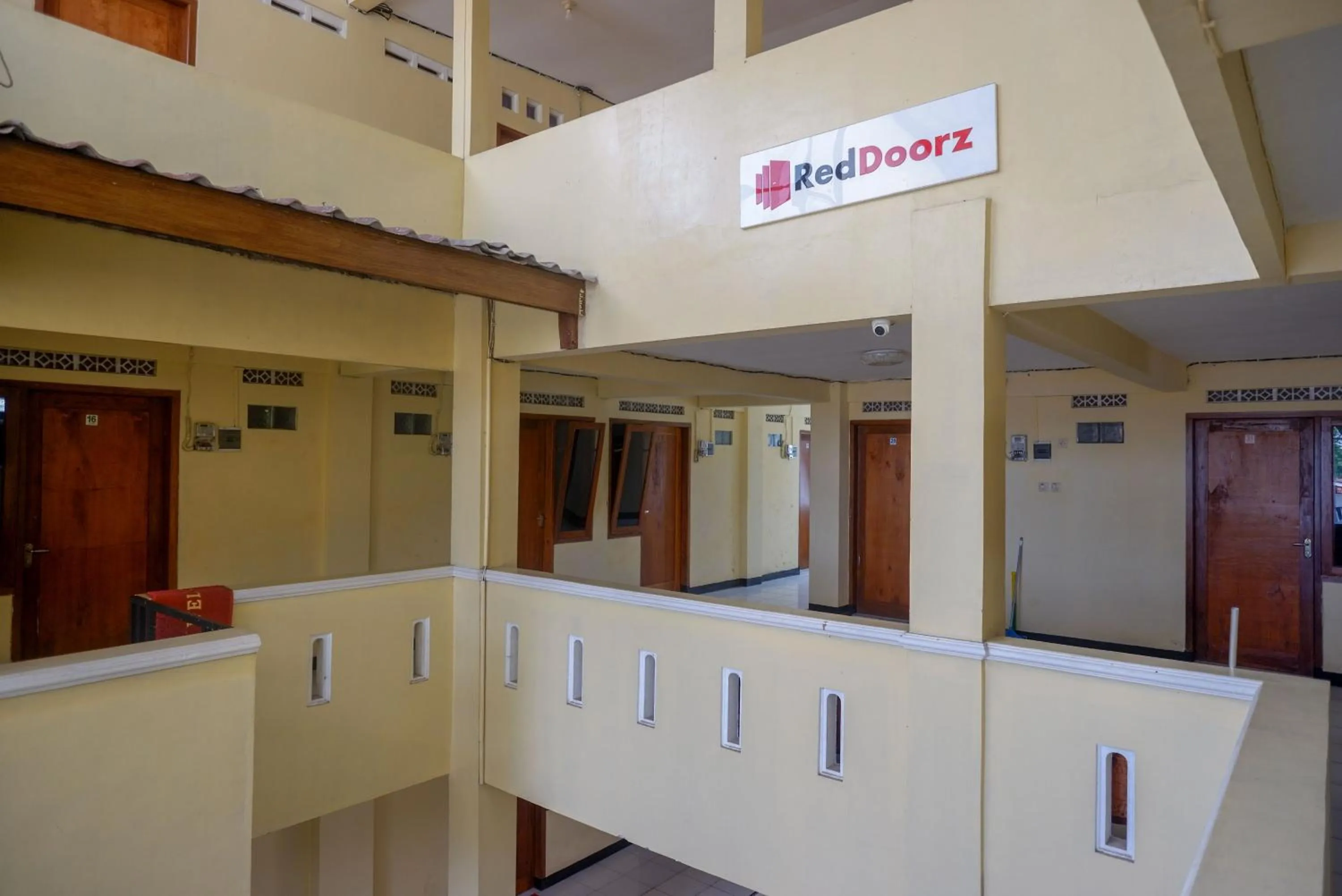 Property building in RedDoorz Syariah near GOR Satria 4