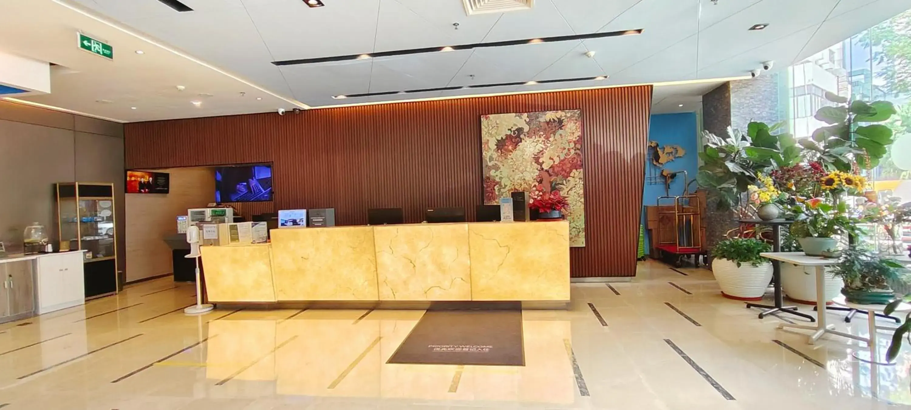 Lobby or reception in Shenzhen Novotel Watergate Lobby or reception in Shenzhen Novotel Watergate