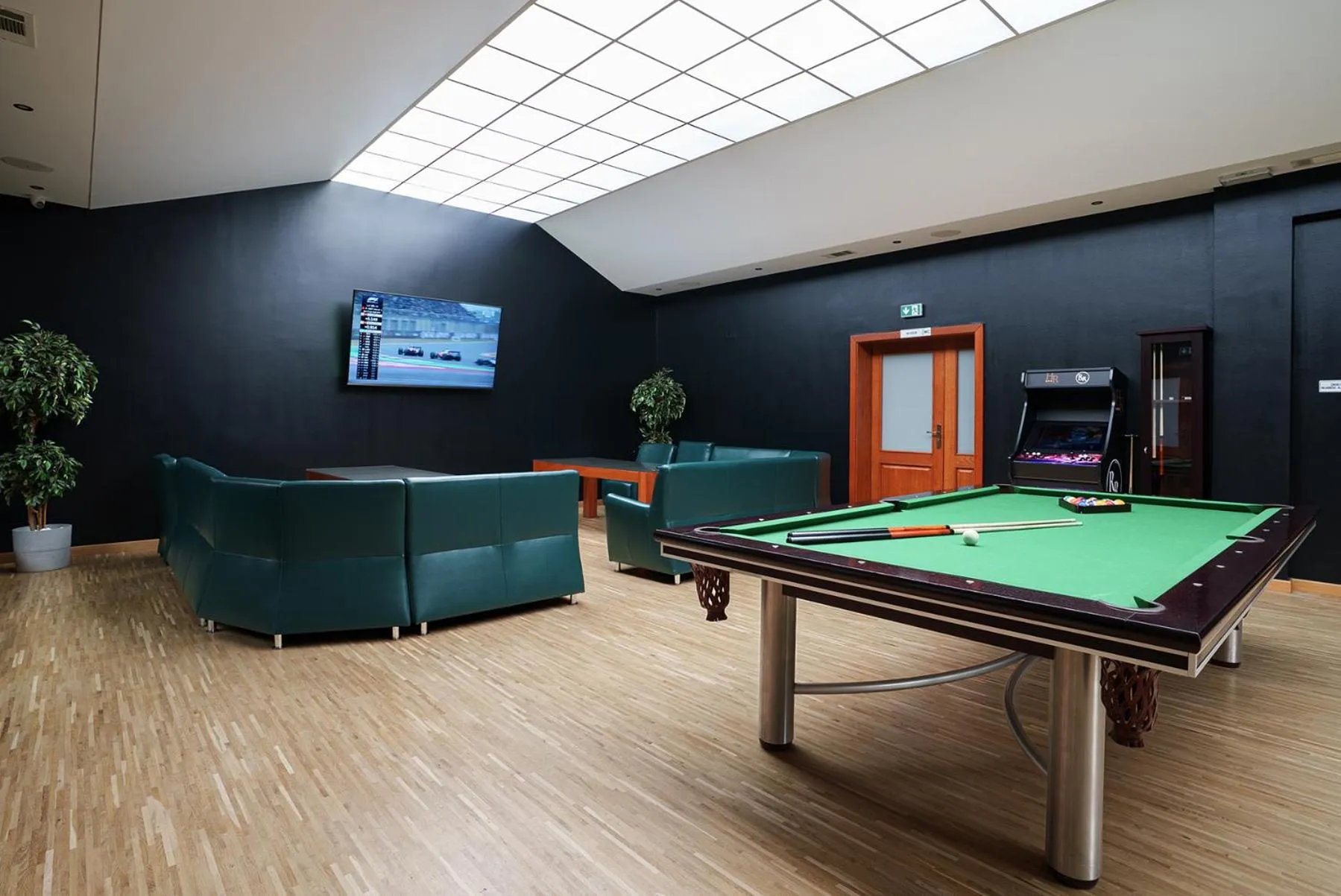 Communal lounge/ TV room in Hotel Reśliński