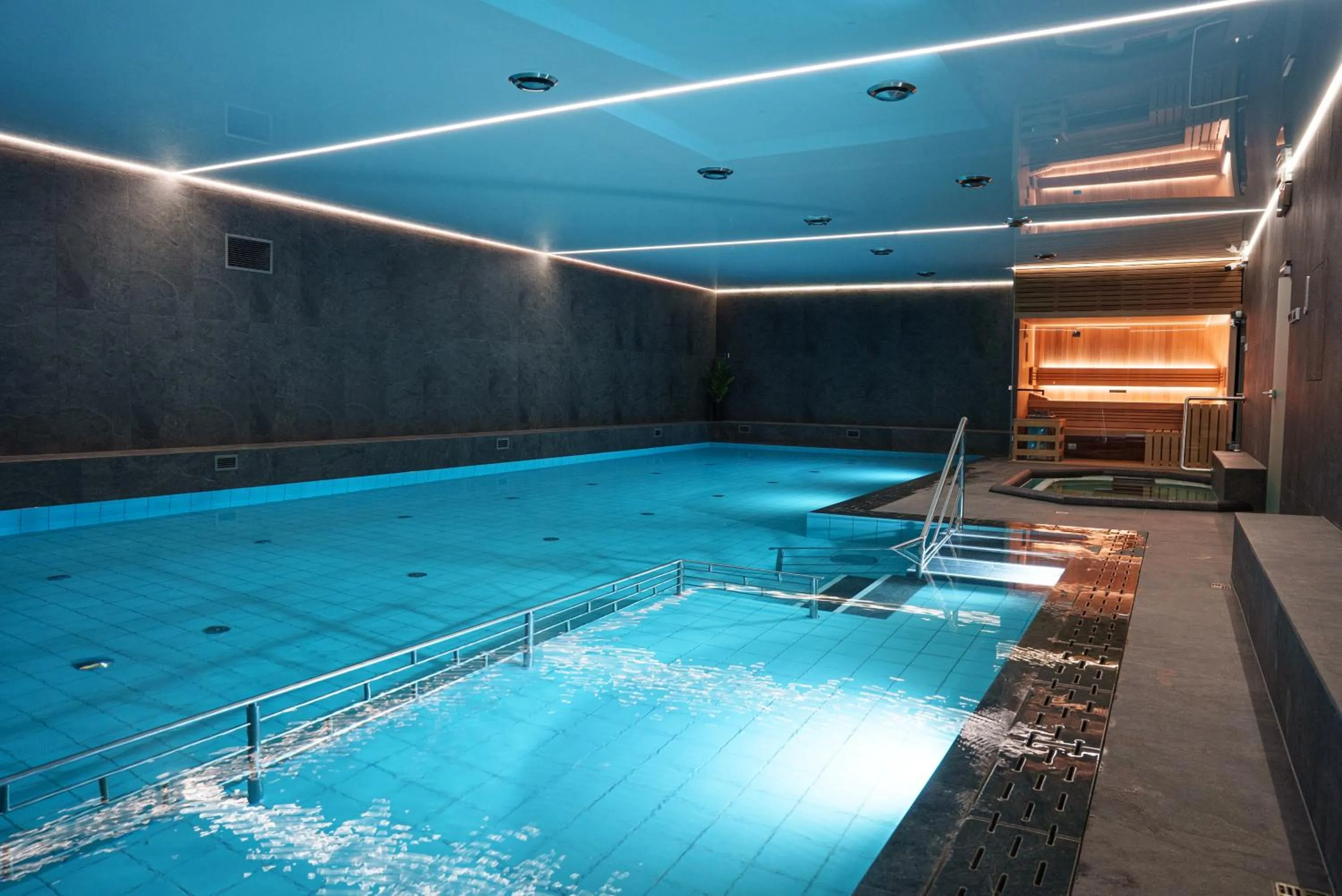 Swimming pool in Hotel Reśliński