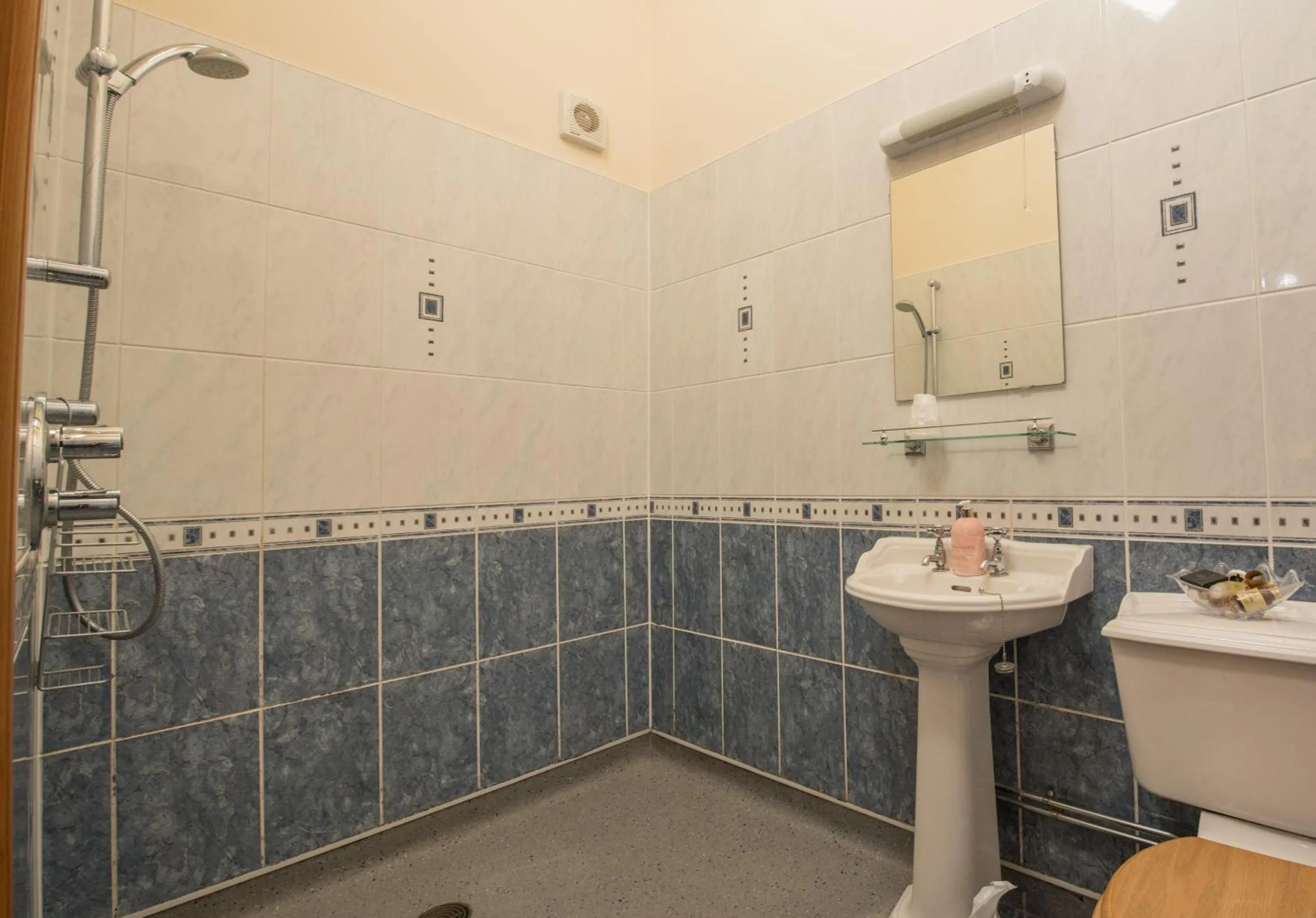 Bathroom in Wydon Farm Bed and Breakfast