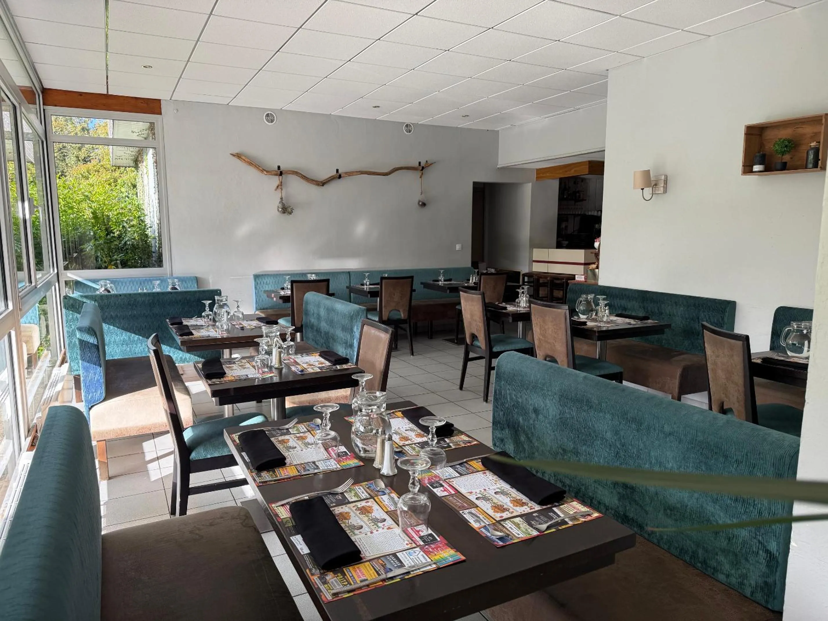 Restaurant/places to eat in Henri 4