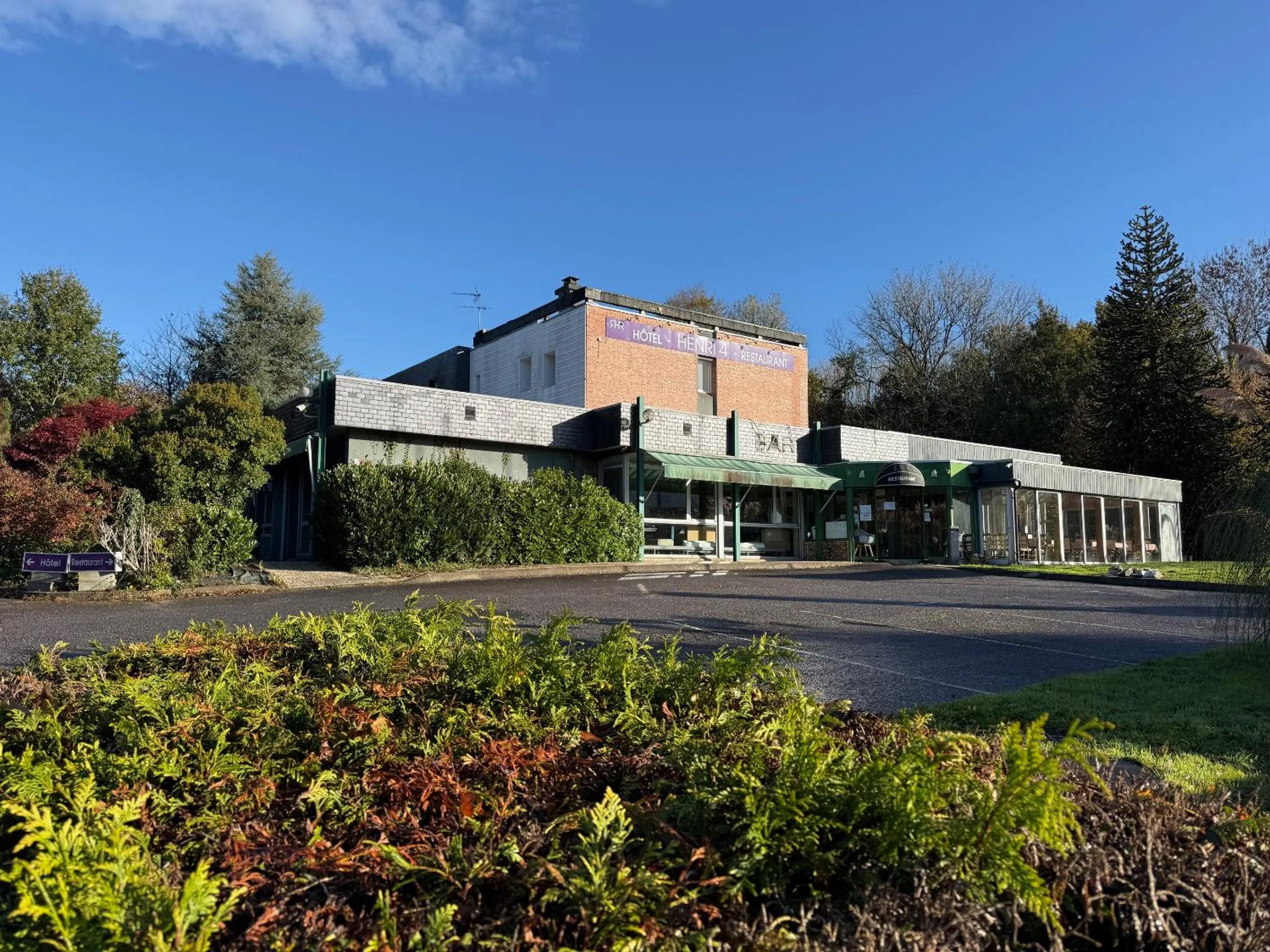 Property building in Henri 4