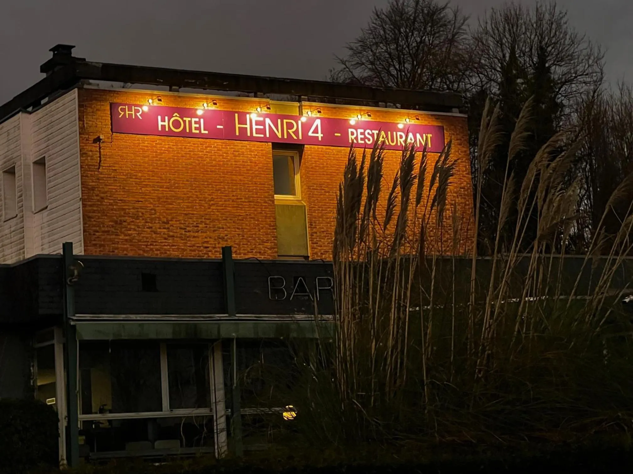 Property building in Henri 4