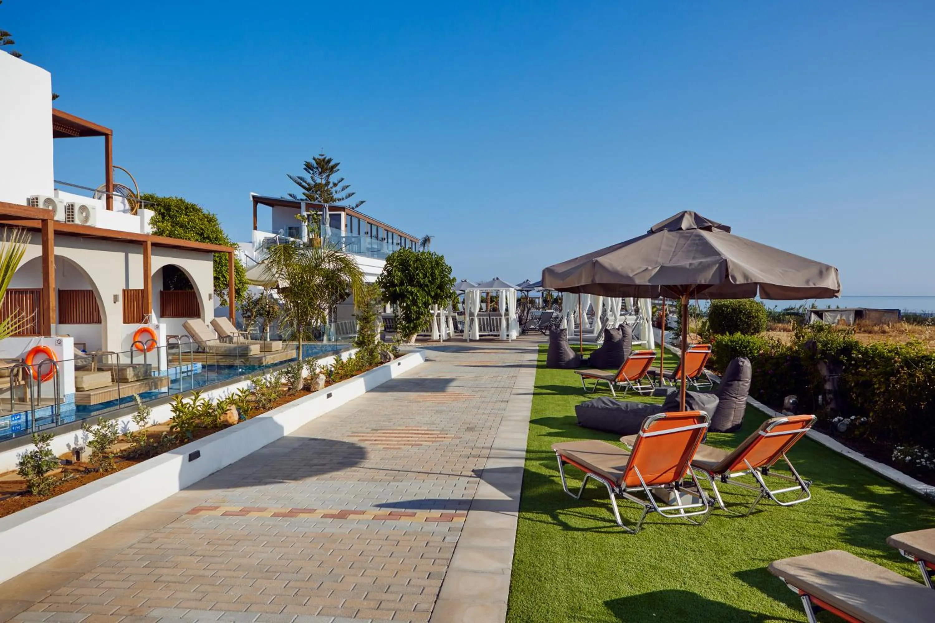 Garden view in Amnissos Residence