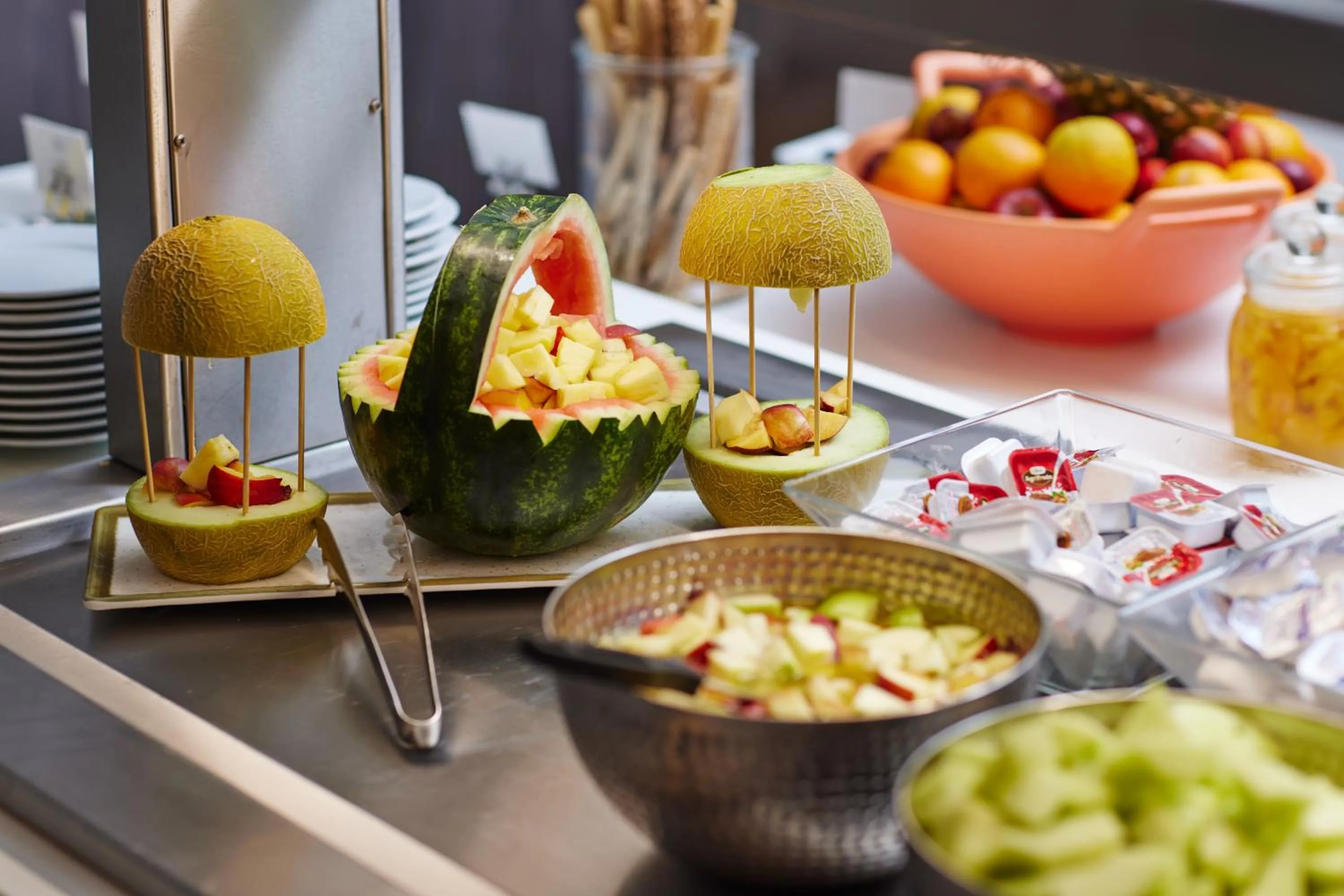 Restaurant/places to eat in Amnissos Residence