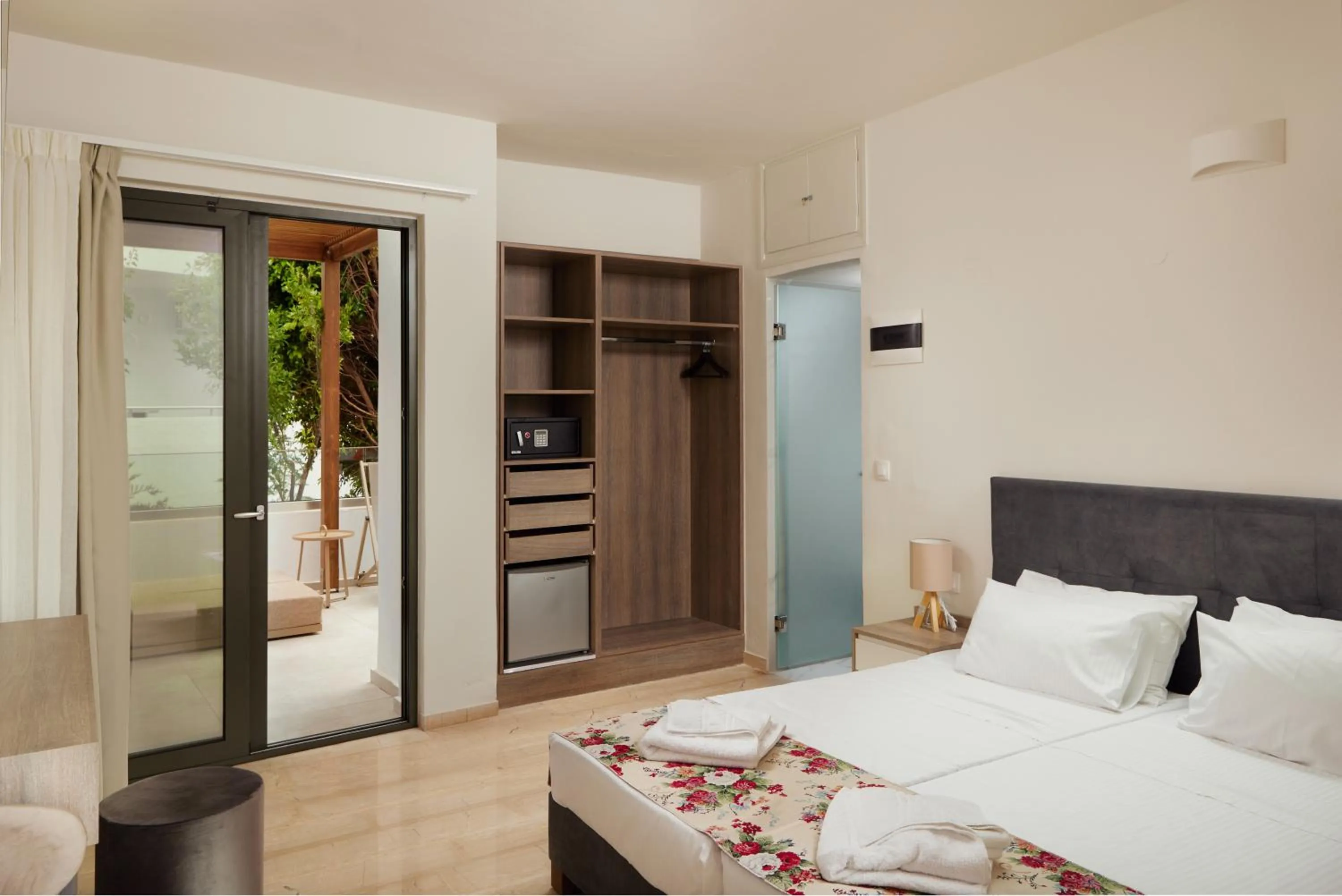 Bed in Amnissos Residence