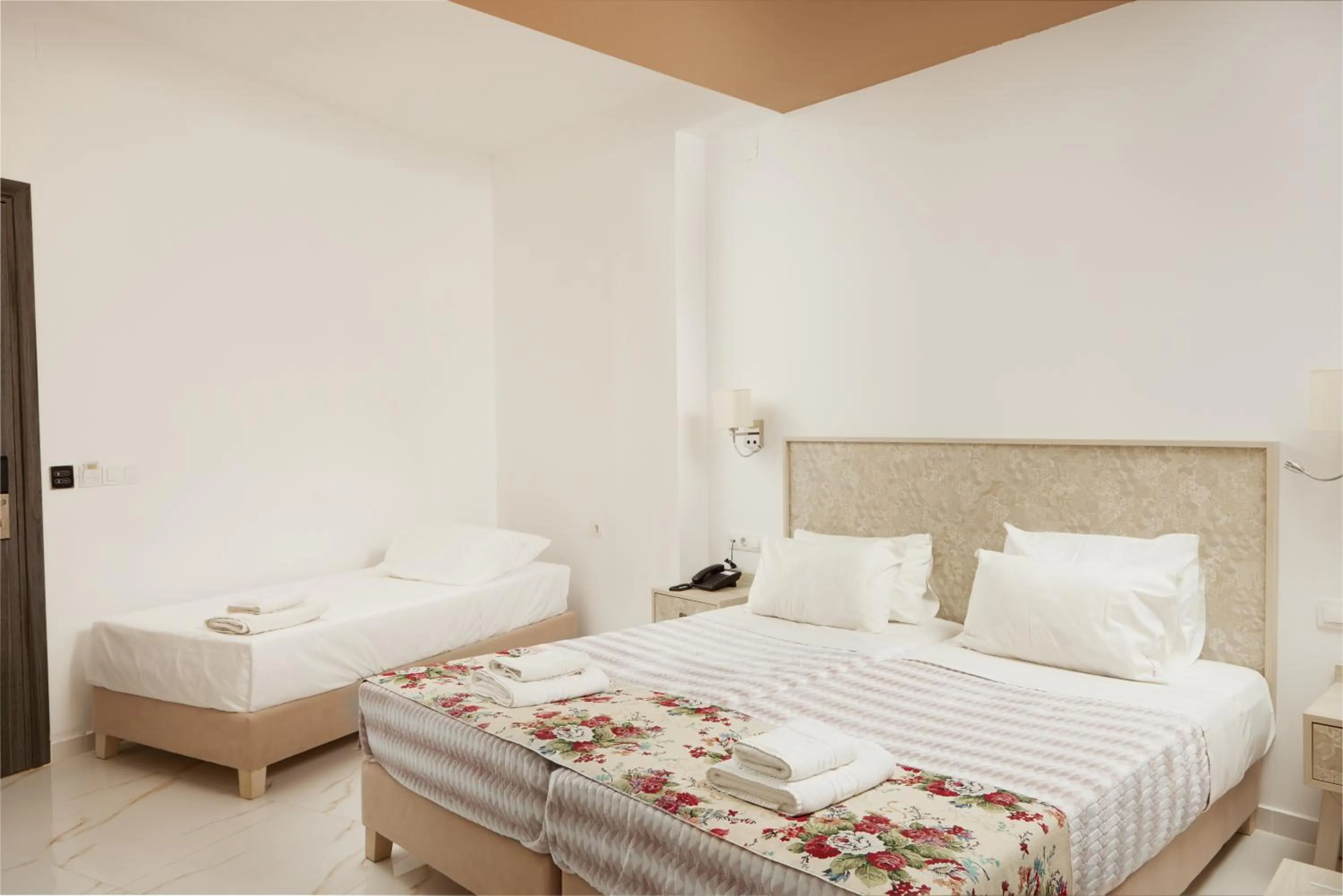 Bed in Amnissos Residence